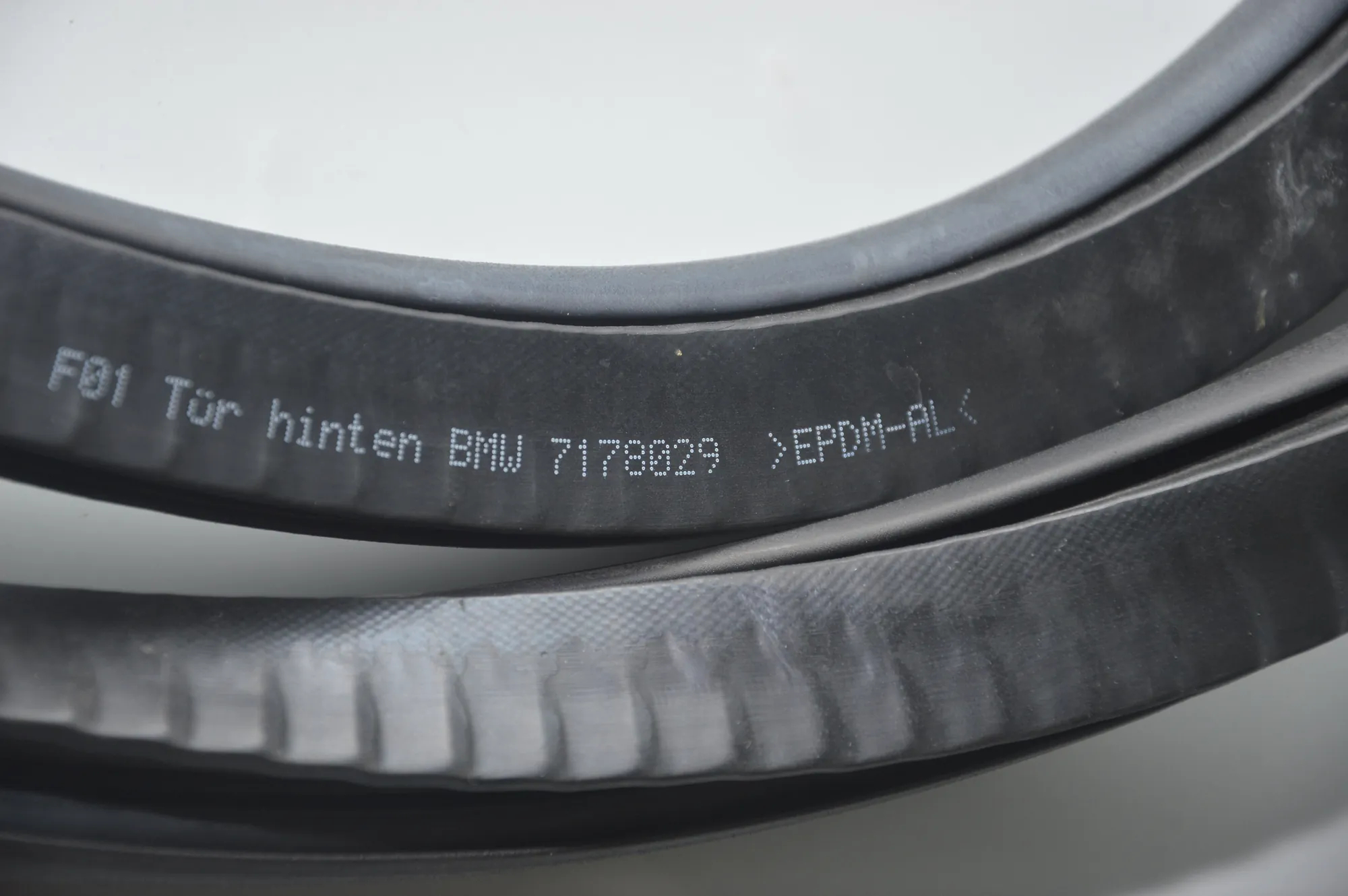 Rear Right Door Seal Rubber – OEM 7178029 · BMW 7 (F01, F02) 750 d xDrive 2013 – 3