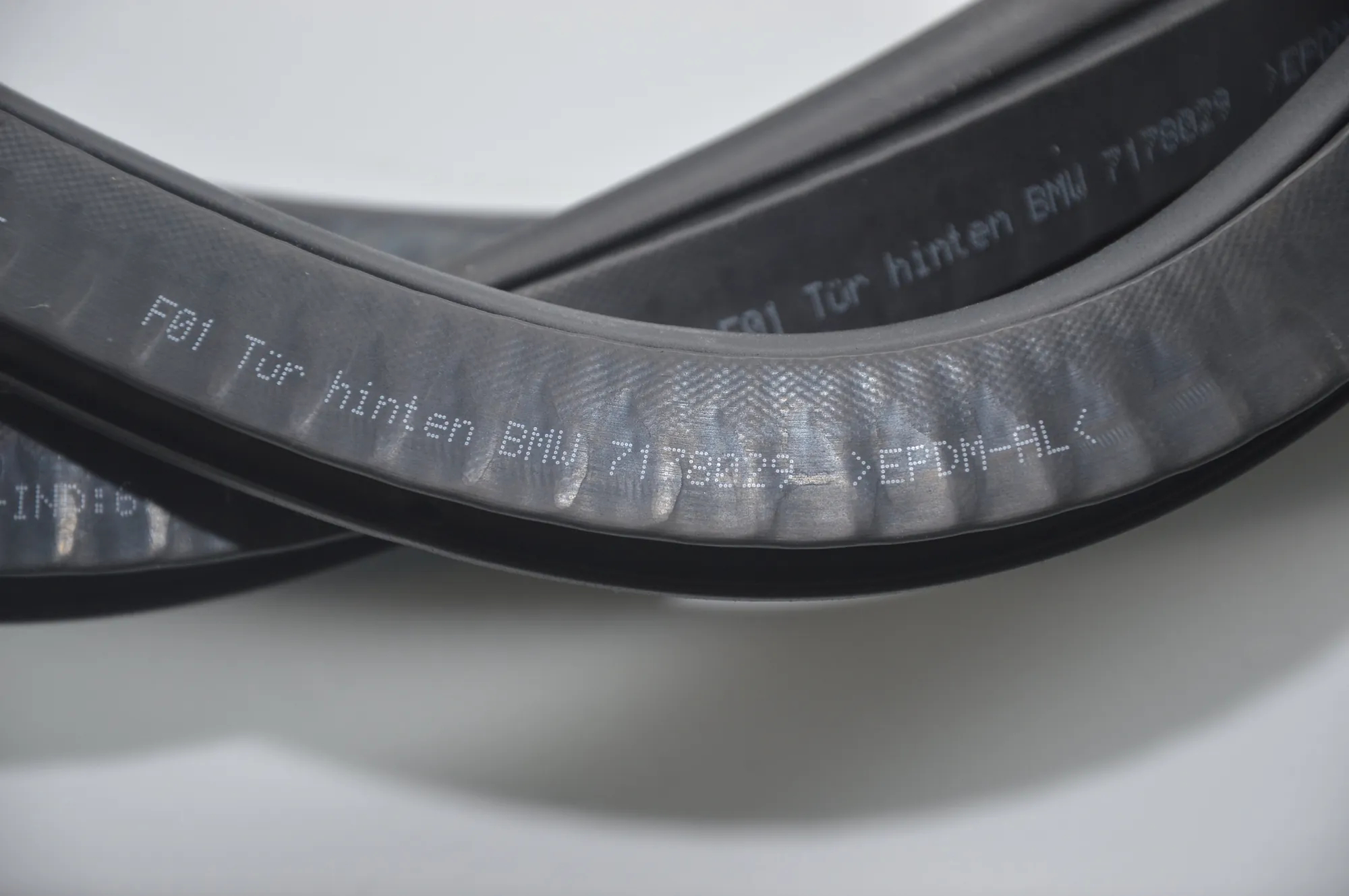 Rear Left Door Seal Rubber – OEM 7178029 · BMW 7 (F01, F02) 750 d xDrive 2013 – 3