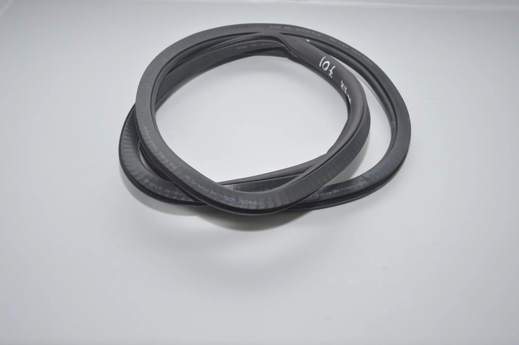 Rear Left Door Seal Rubber – OEM 7178029 · BMW 7 (F01, F02) 750 d xDrive 2013 – 2