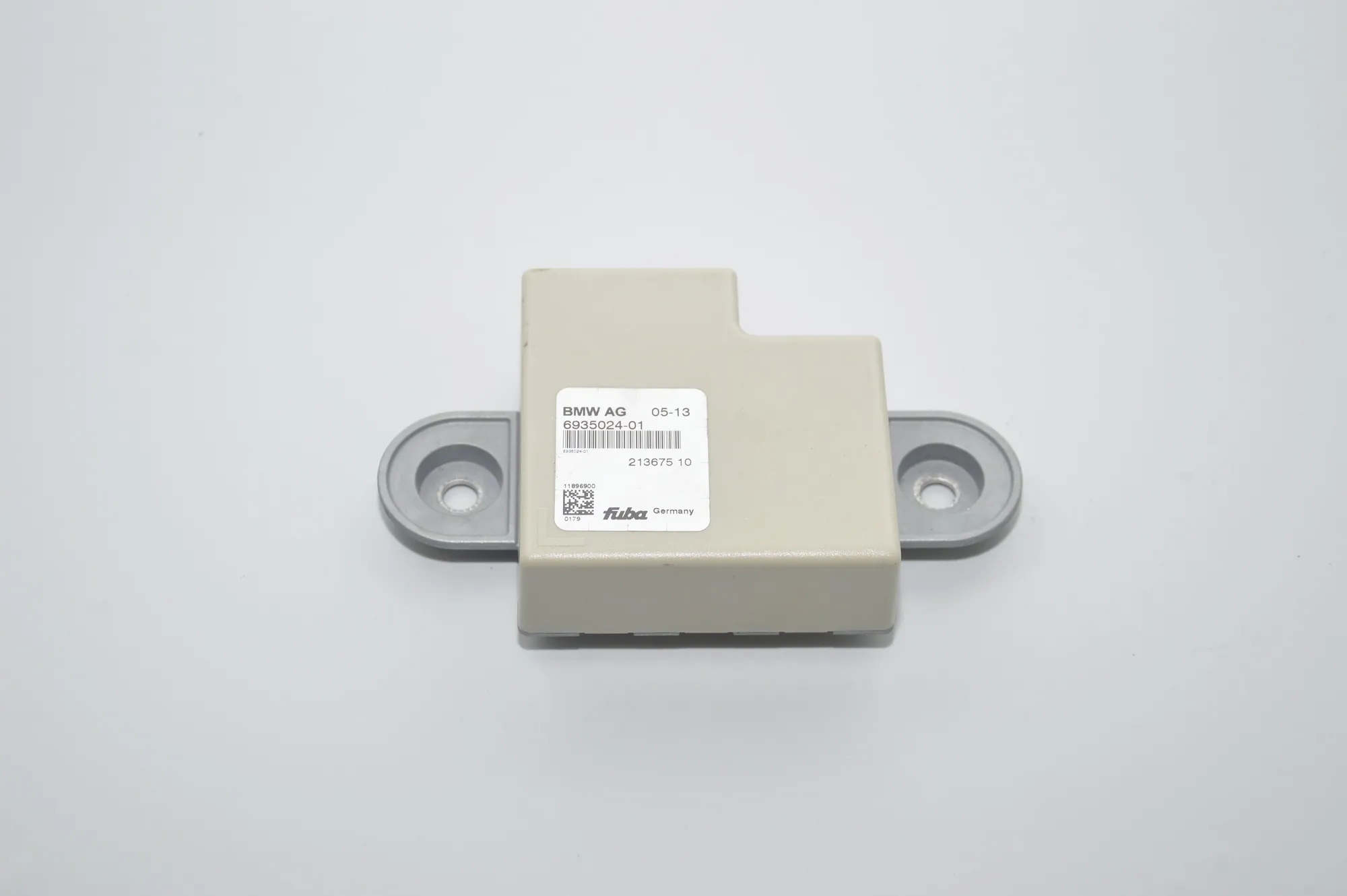 Antenna – OEM 6935024 · BMW 7 (F01, F02) 750 d xDrive 2013