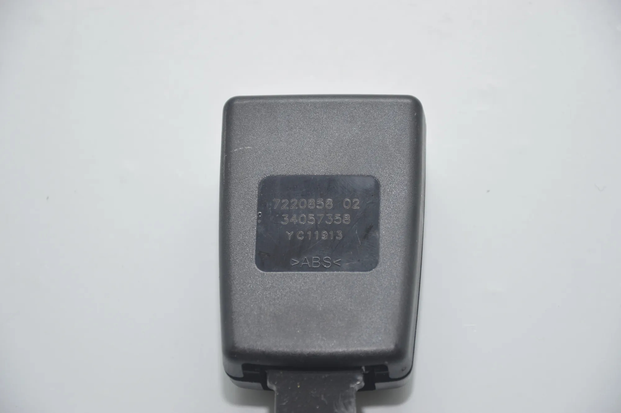 Rear Left Seat Buckle – OEM 7220858 · BMW 7 (F01, F02) 750 d xDrive 2013 – 4