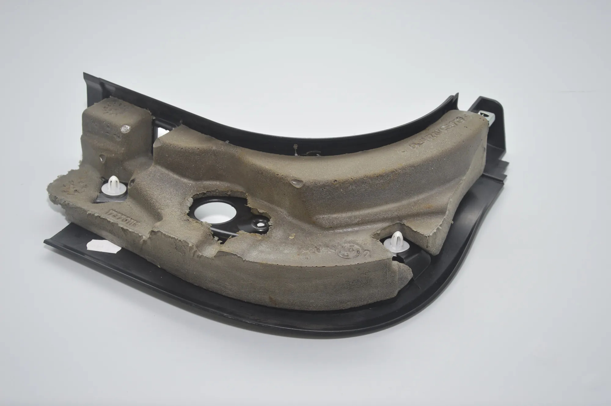 Front Left A Pillar Trim – OEM 9113019 · BMW 7 (F01, F02) 750 d xDrive 2013 – 4