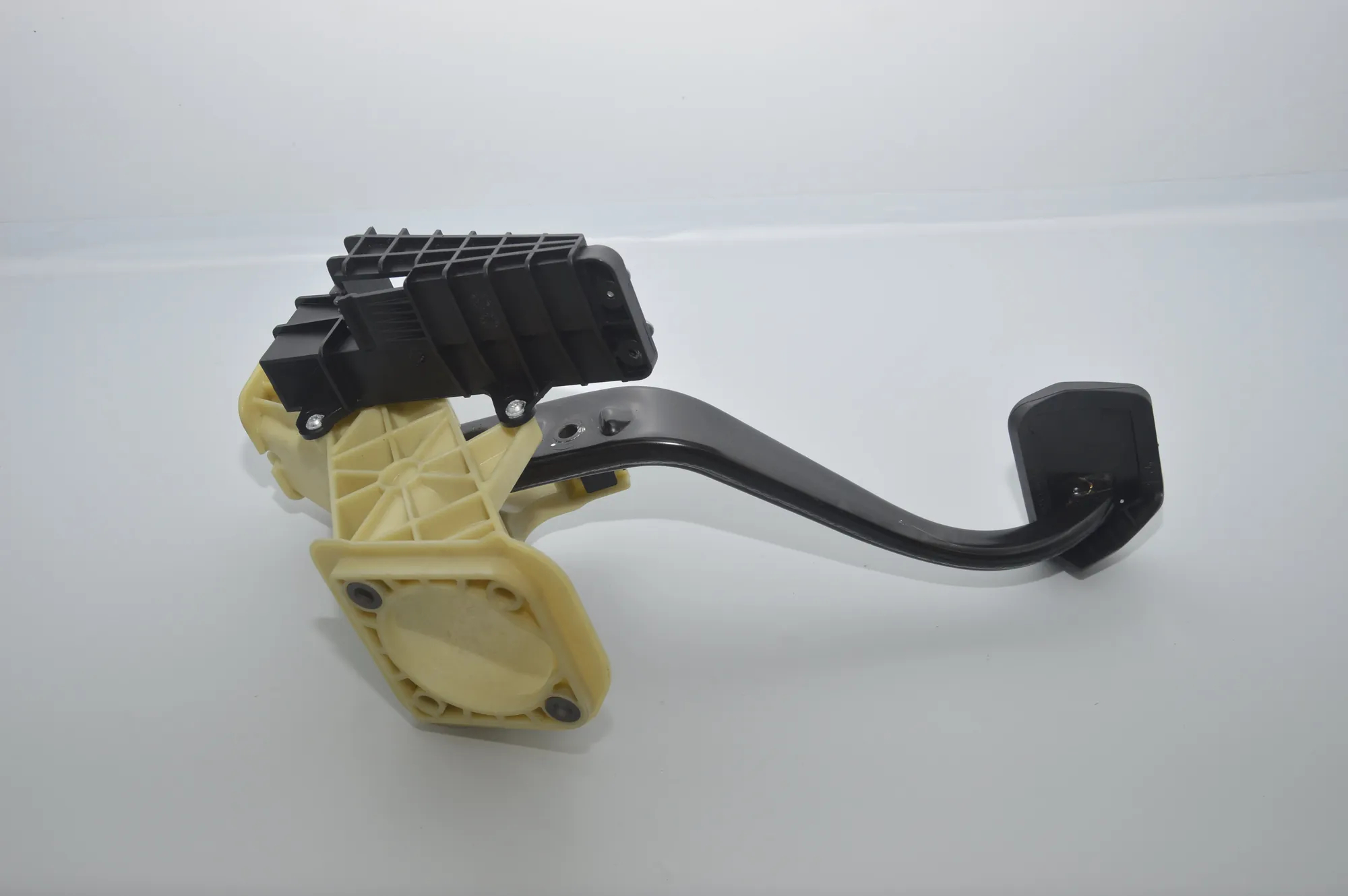Brake Pedal – OEM 6782665 · BMW 7 (F01, F02) 750 d xDrive 2013 – 3