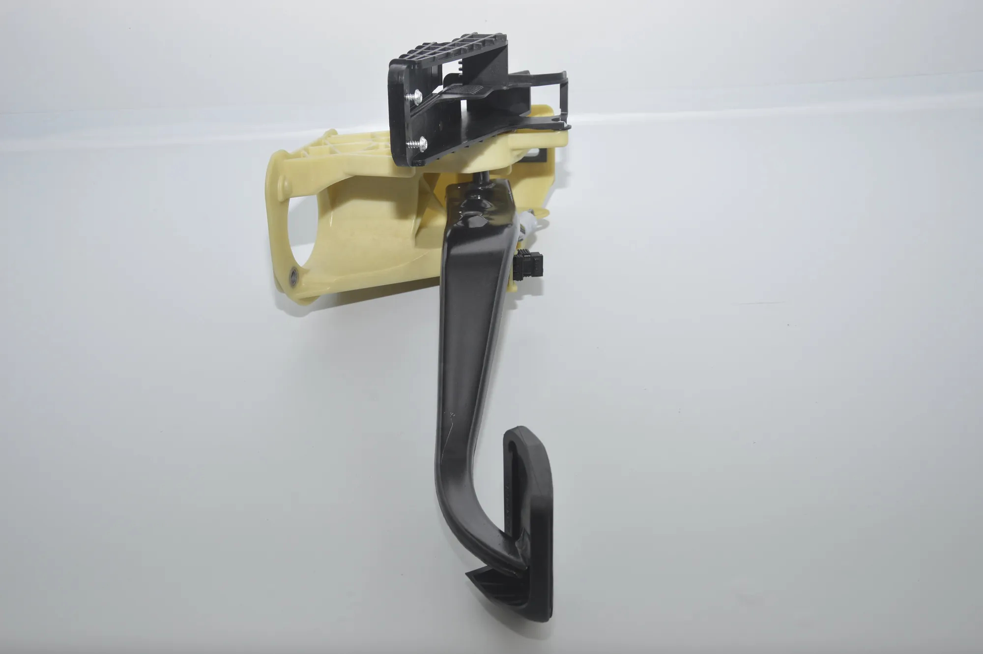 Brake Pedal – OEM 6782665 · BMW 7 (F01, F02) 750 d xDrive 2013 – 2