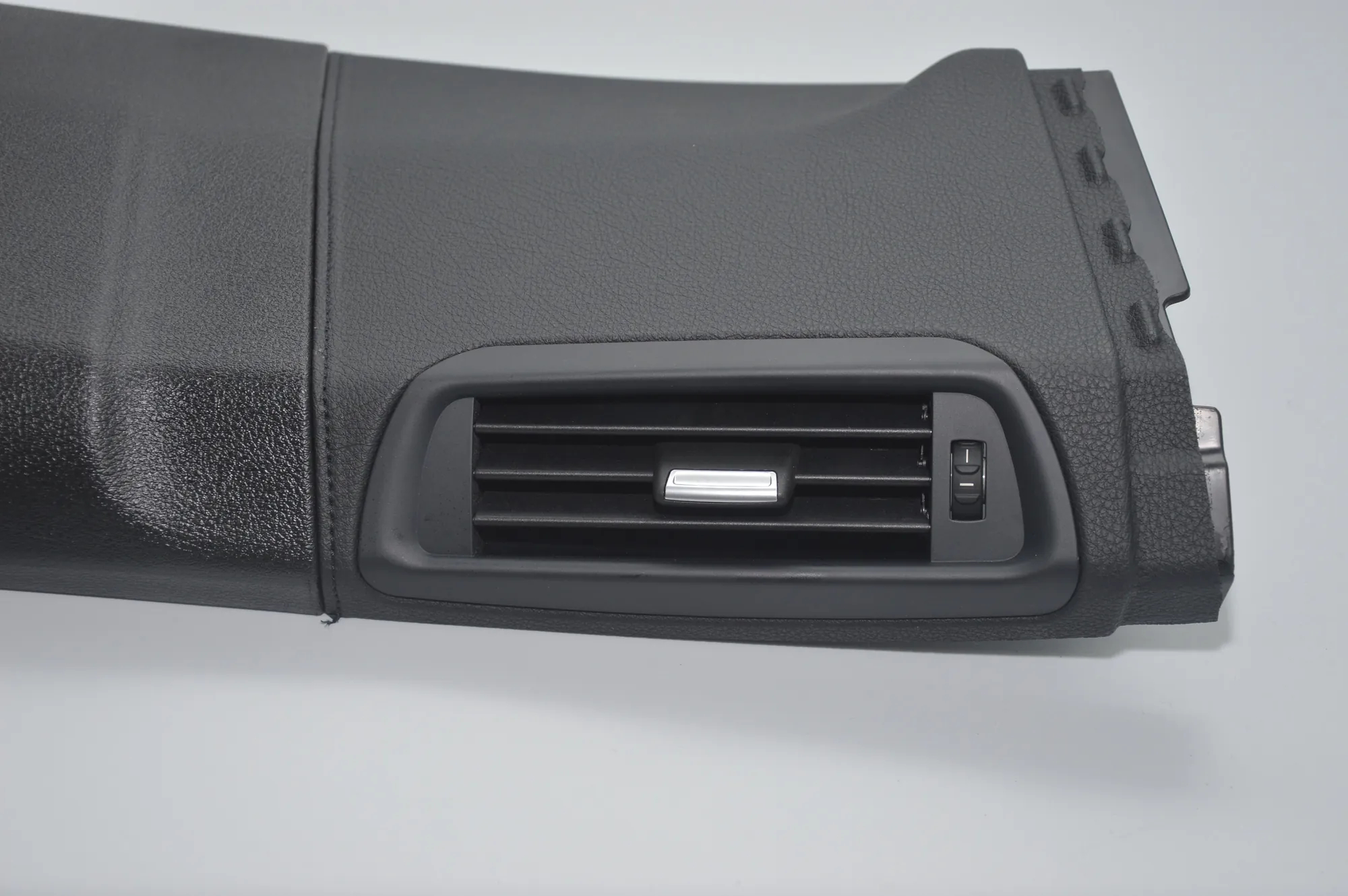 Right Side B Pillar Trim – OEM 7340650 · BMW 7 (F01, F02) 750 d xDrive 2013 – 3