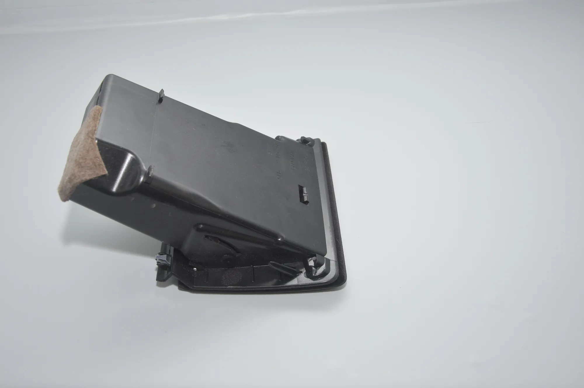 Glove Compartment – OEM 9143958 · BMW 7 (F01, F02) 750 d xDrive 2013 – 2