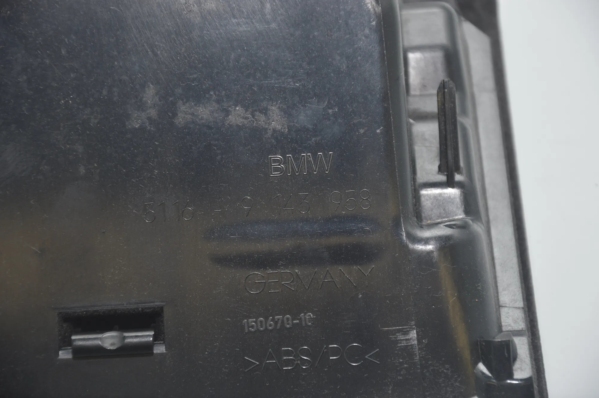 Glove Compartment – OEM 9143958 · BMW 7 (F01, F02) 750 d xDrive 2013 – 3