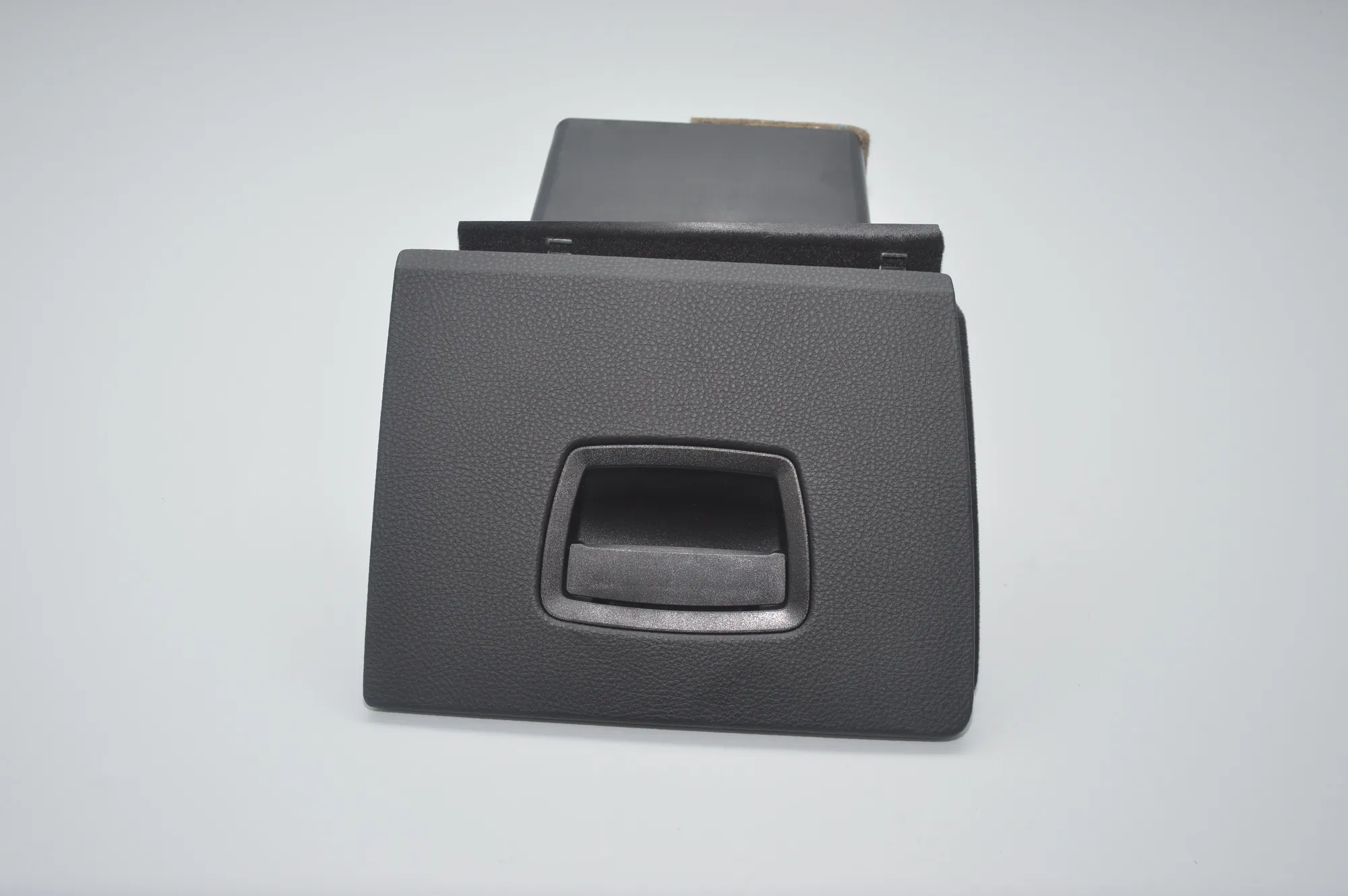 Glove Compartment – OEM 9143958 · BMW 7 (F01, F02) 750 d xDrive 2013 – 4