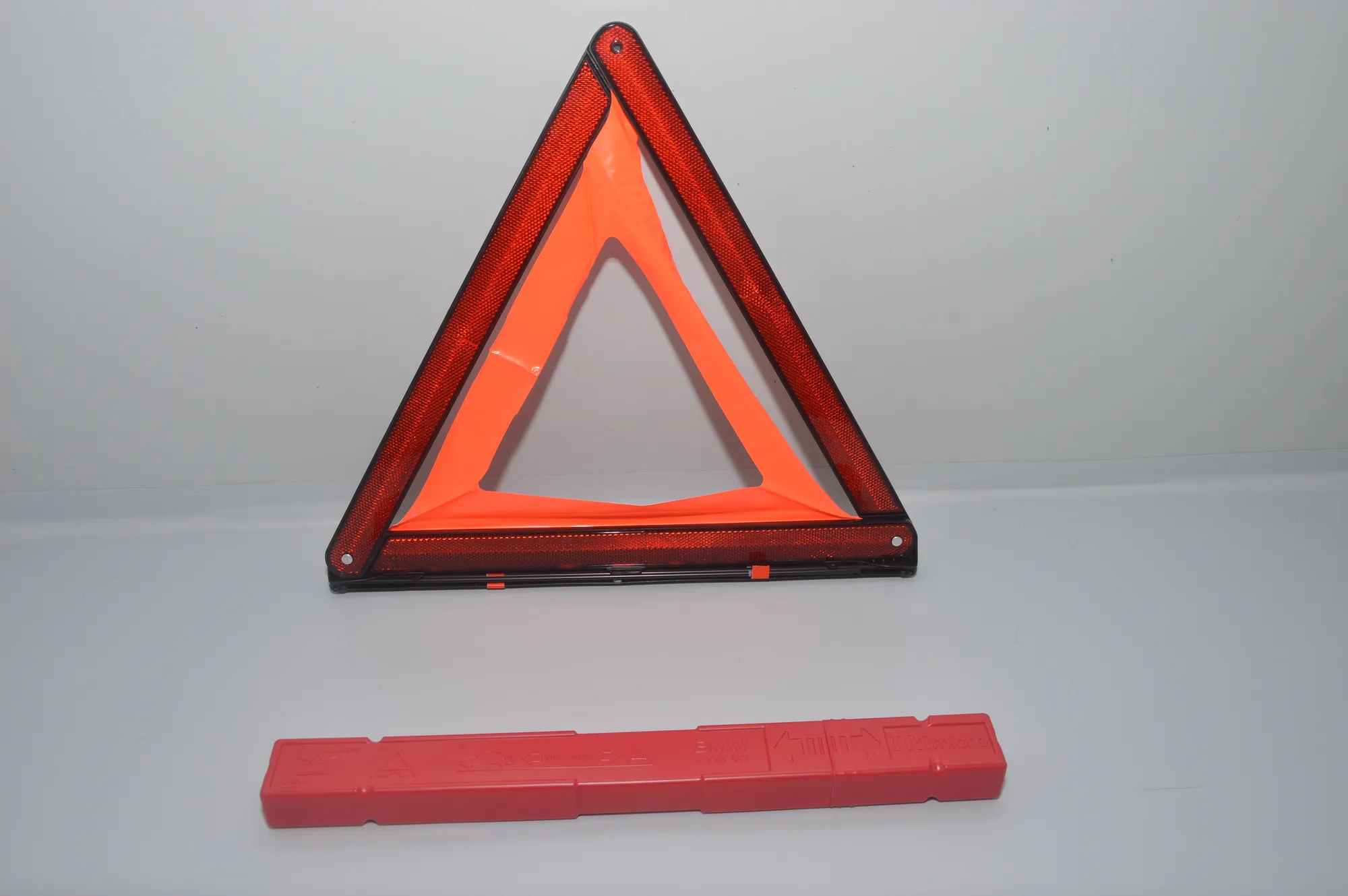 Warning Triangle – OEM 6770487 · BMW 7 (F01, F02) 750 d xDrive 2013 – 2
