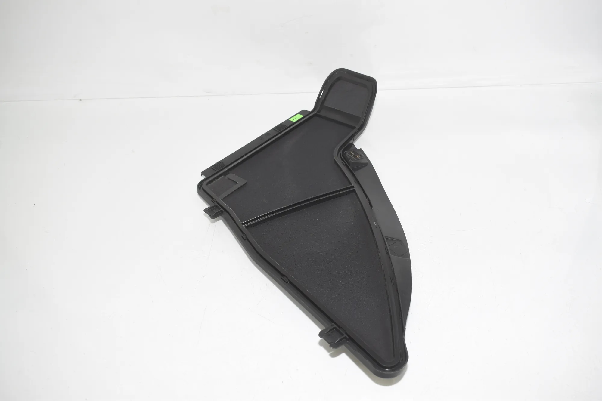Front Wiper Cowl Trim – OEM 7333879 · BMW i3 (I01) BMW i3 (I01) Hybrid 2020 – 3
