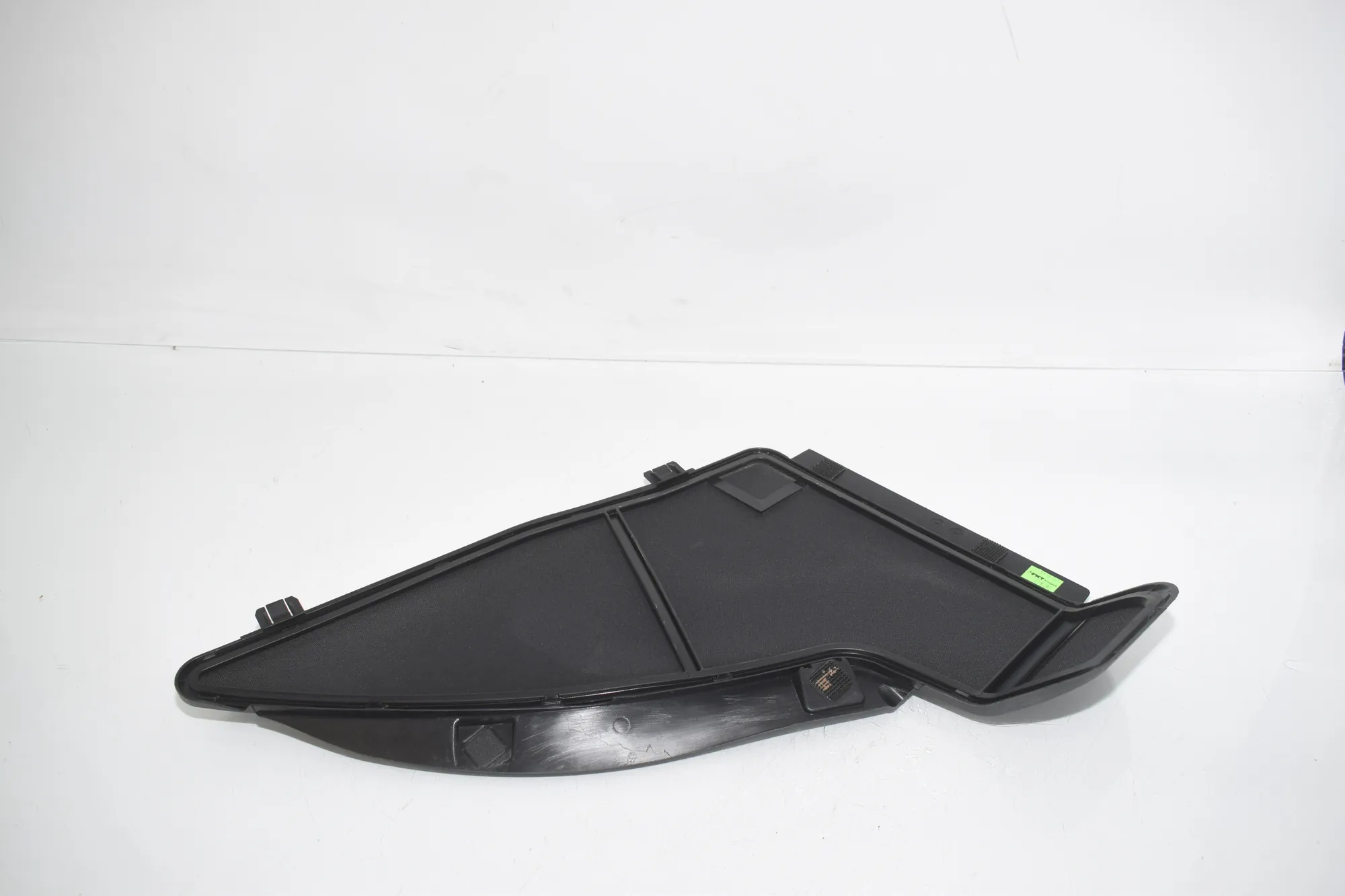 Front Wiper Cowl Trim – OEM 7333879 · BMW i3 (I01) BMW i3 (I01) Hybrid 2020 – 2