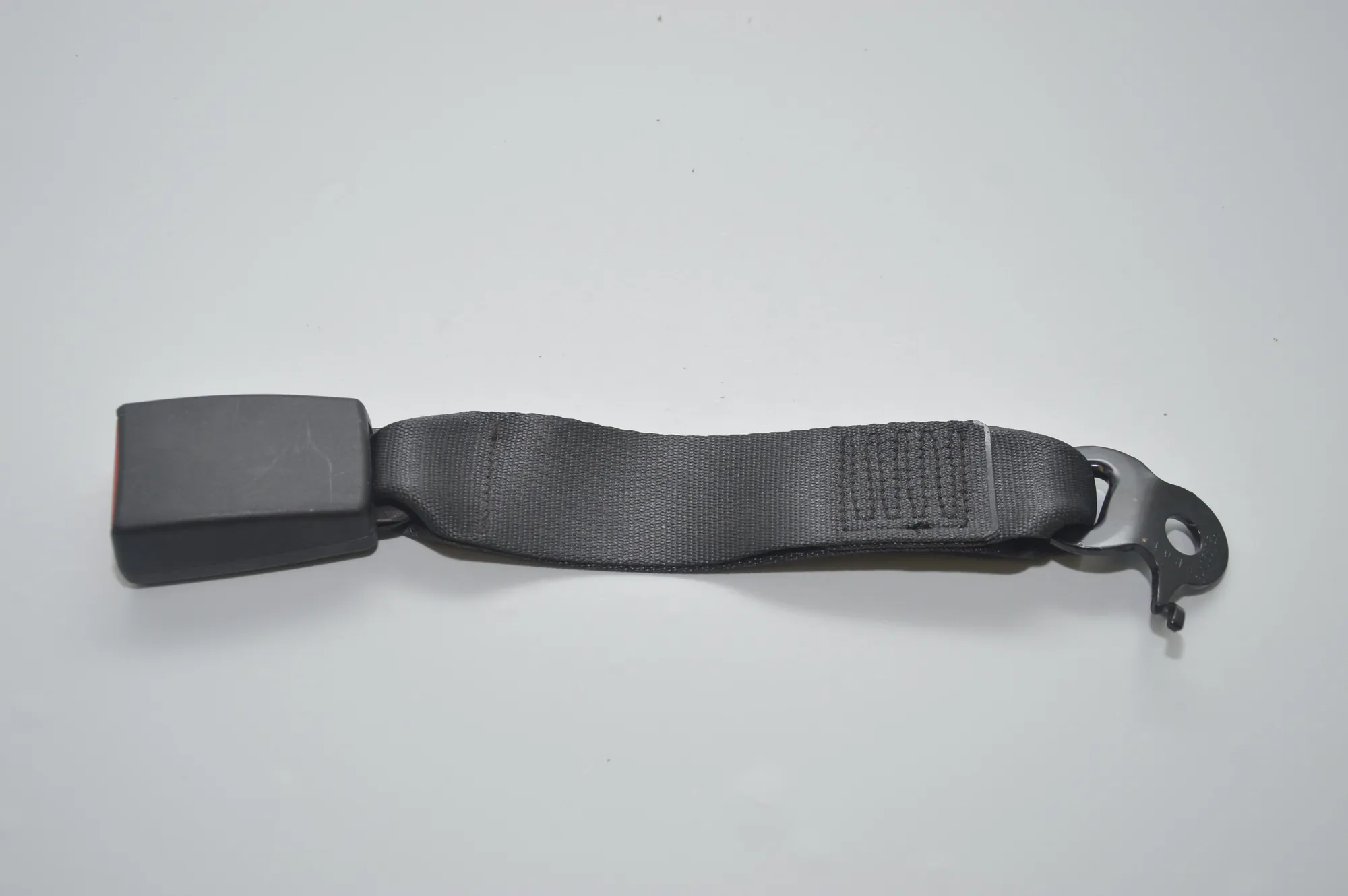 Rear Middle Seat Buckle – OEM 7269508 · BMW 7 (F01, F02) 750 d xDrive 2013