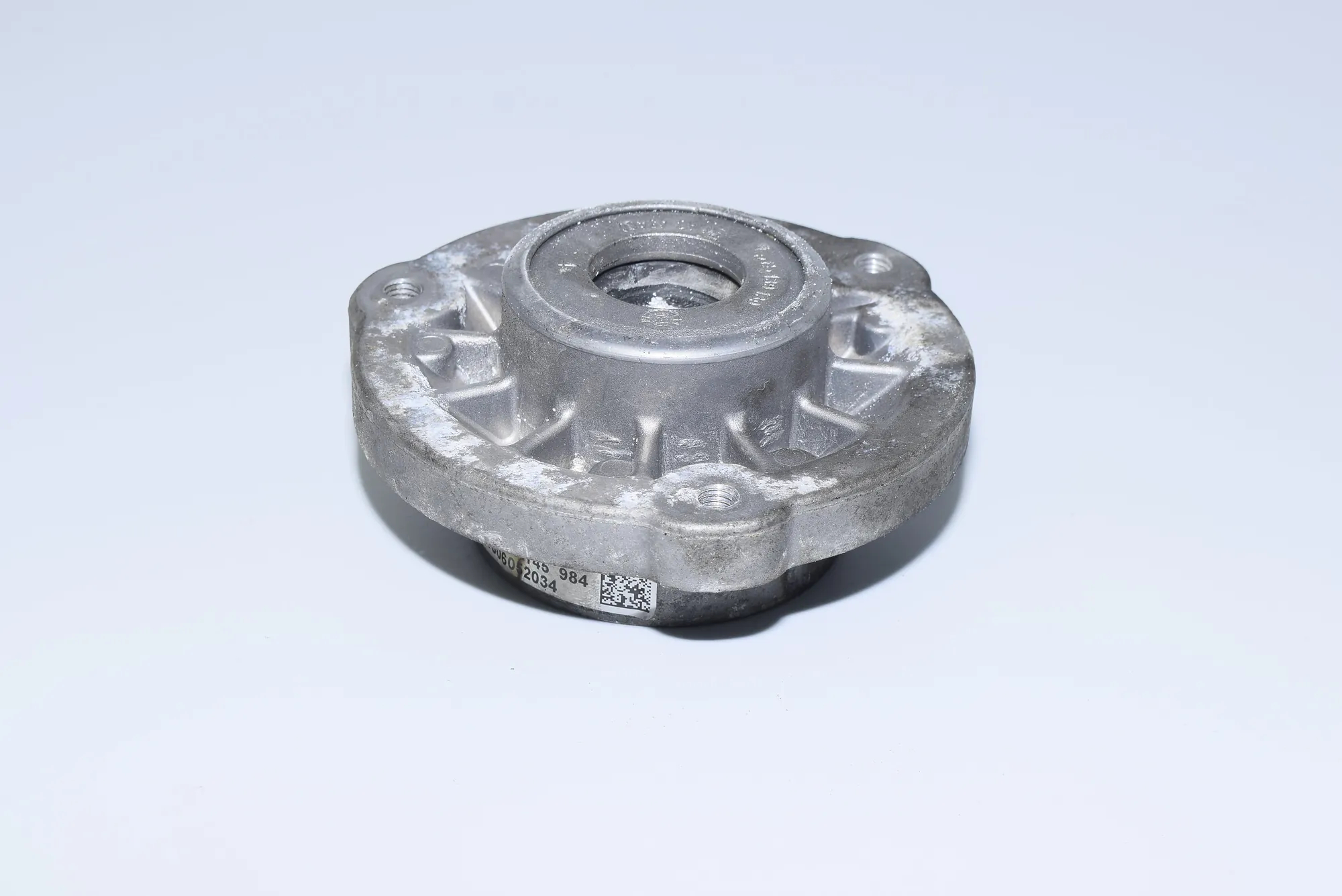 Front Right Shock Absorber Bracket – OEM 6850031 · BMW 7 (F01, F02) 750 d xDrive 2013 – 2