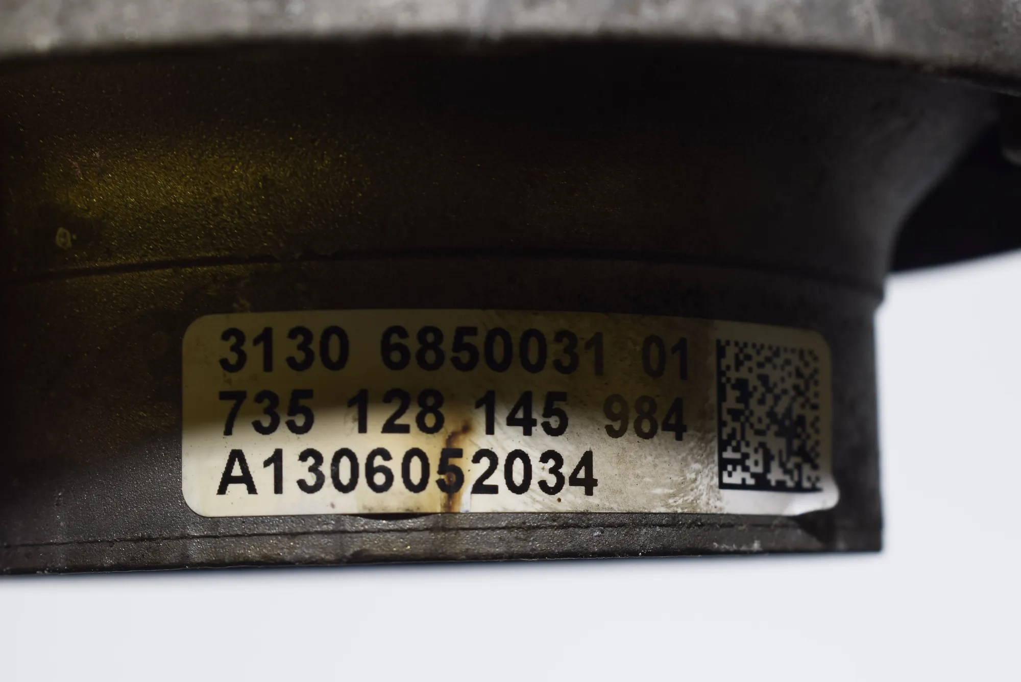 Front Right Shock Absorber Bracket – OEM 6850031 · BMW 7 (F01, F02) 750 d xDrive 2013 – 5