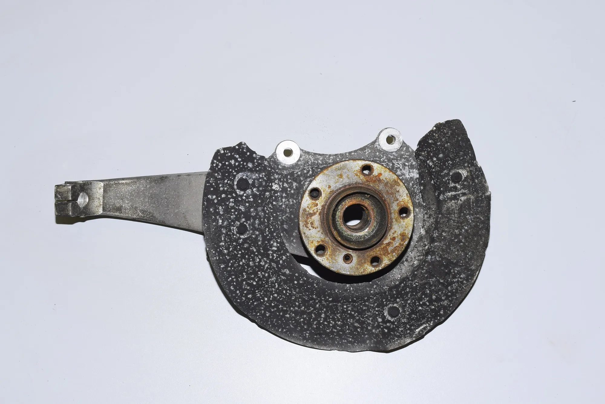Front Left Wheel Hub – OEM NA · BMW 7 (F01, F02) 750 d xDrive 2013 – 4
