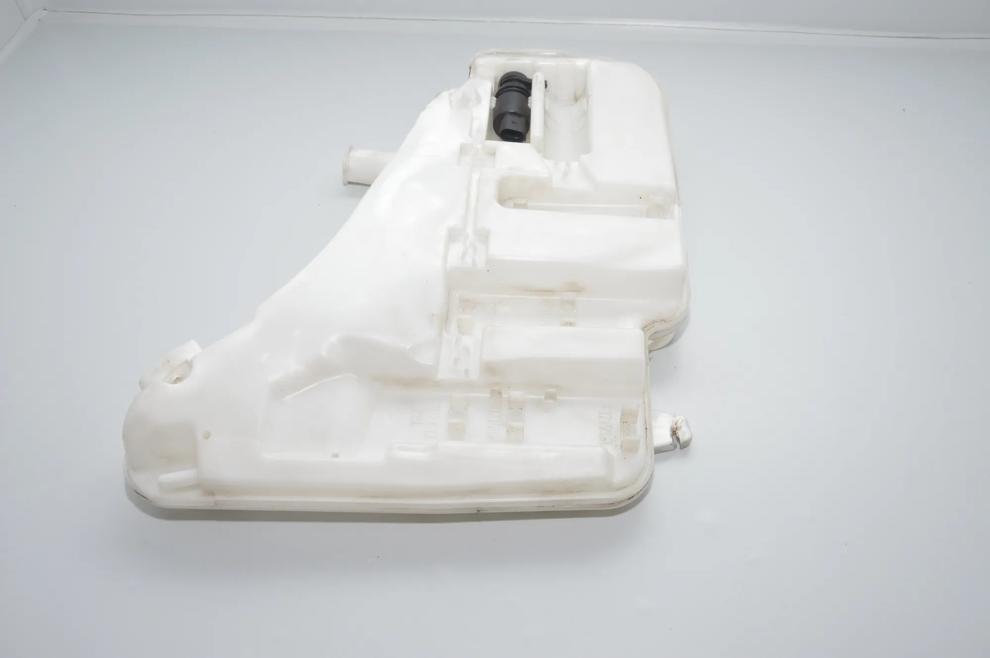 Window Washer Tank – OEM 7269663 · BMW 7 (F01, F02) 750 d xDrive 2013 – 5