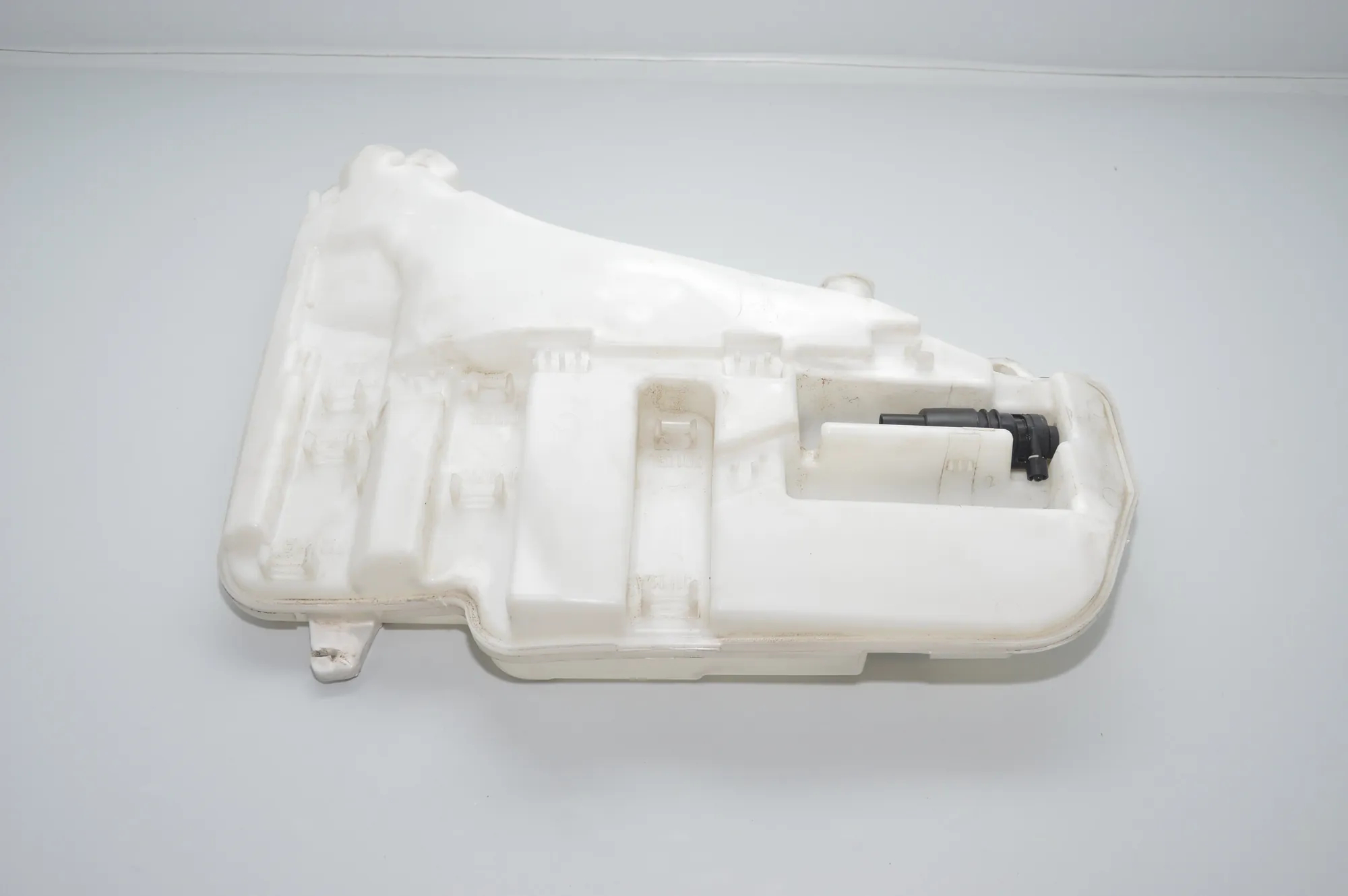 Window Washer Tank – OEM 7269663 · BMW 7 (F01, F02) 750 d xDrive 2013 – 4