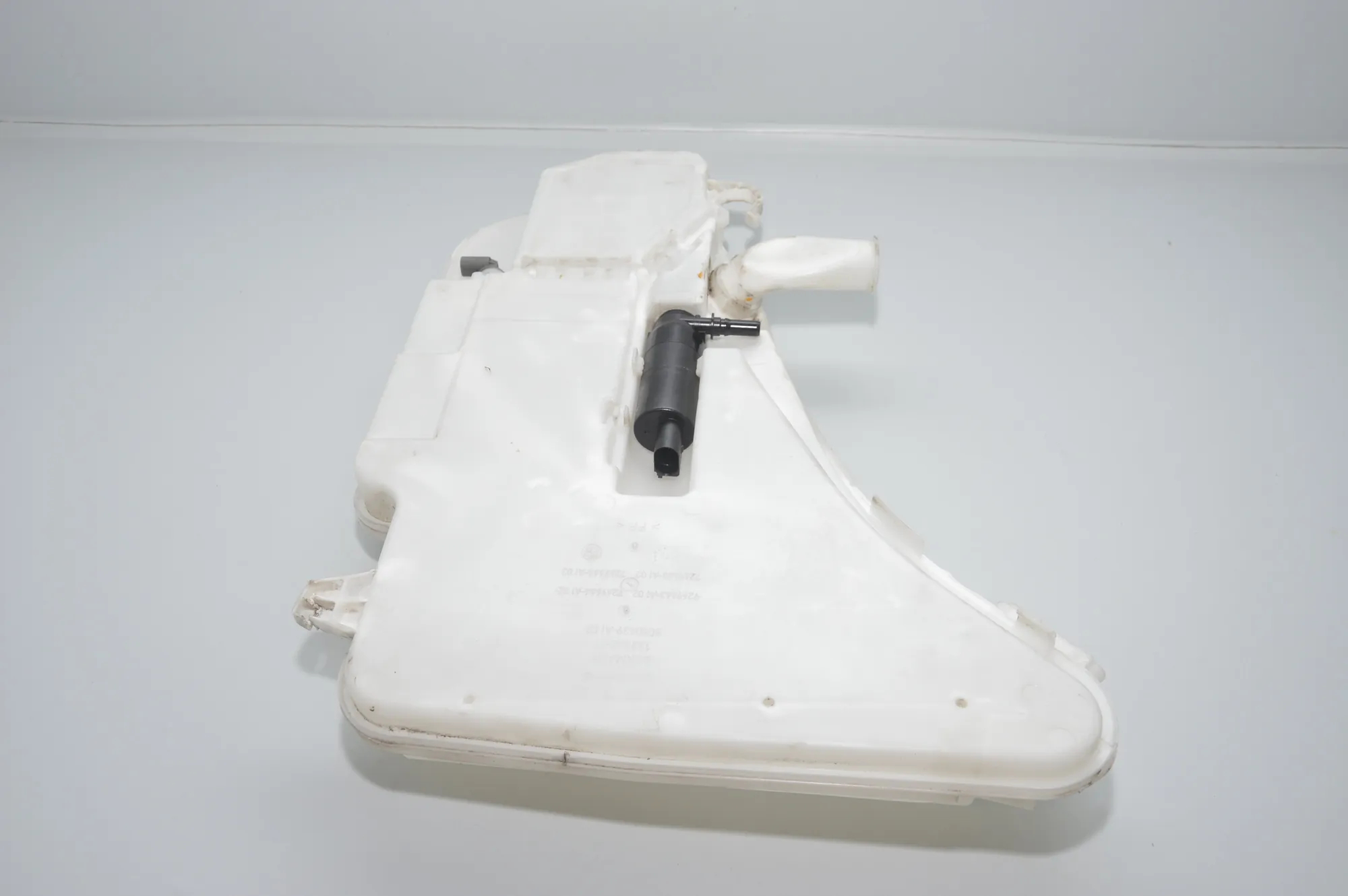 Window Washer Tank – OEM 7269663 · BMW 7 (F01, F02) 750 d xDrive 2013