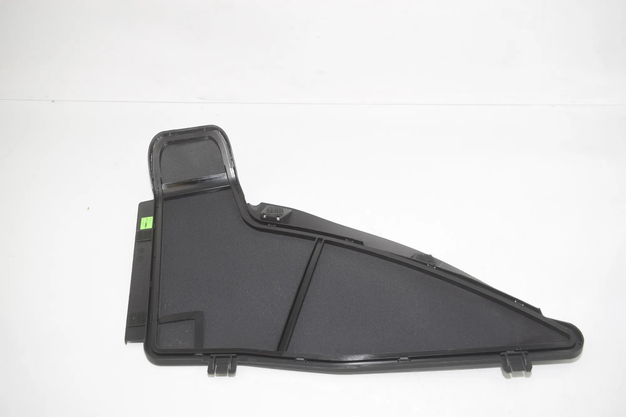 Front Wiper Cowl Trim – OEM 7333879 · BMW i3 (I01) BMW i3 (I01) s Electric 2017 – 4