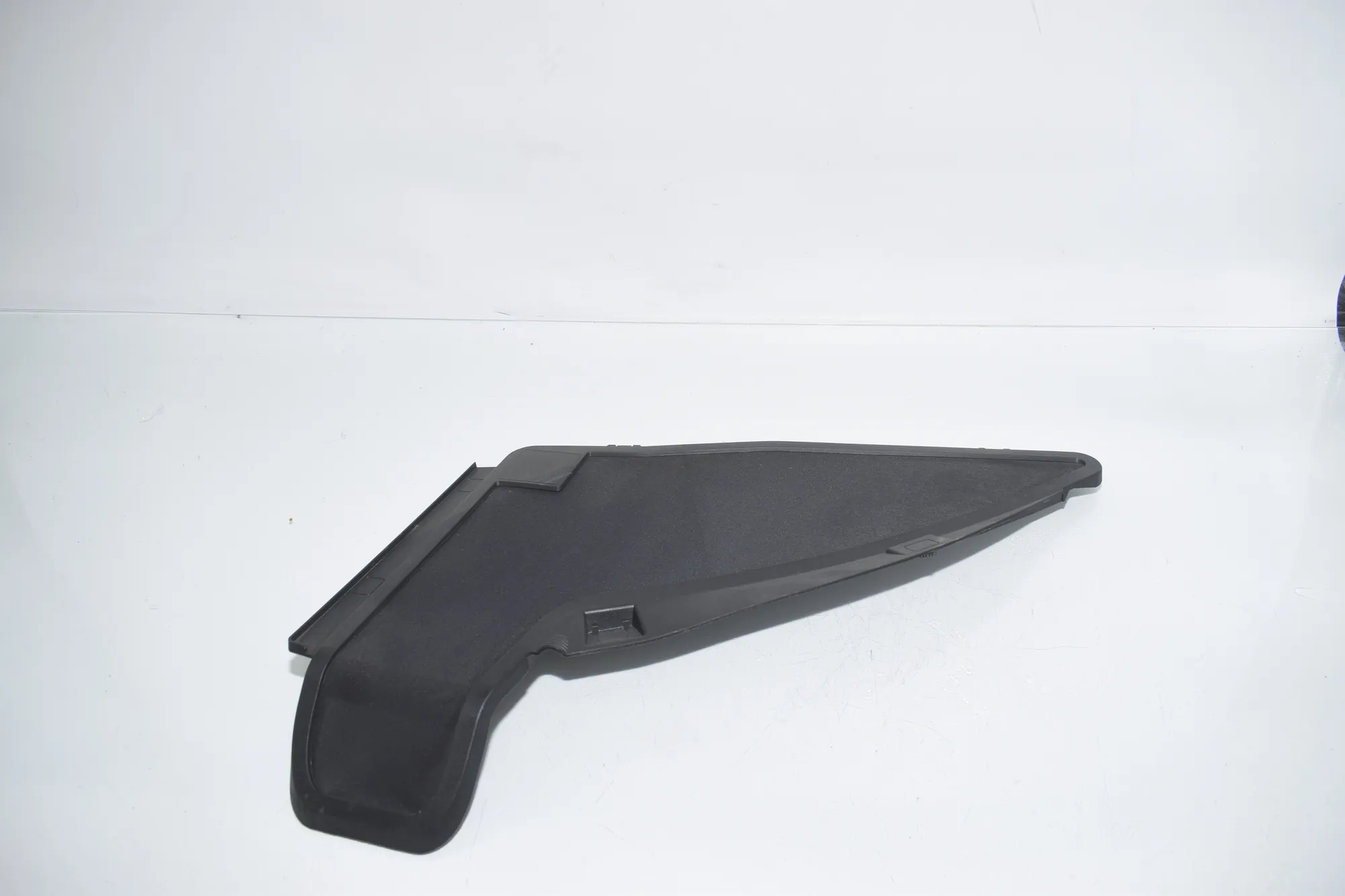 Front Wiper Cowl Trim – OEM 7333879 · BMW i3 (I01) BMW i3 (I01) s Electric 2017 – 3