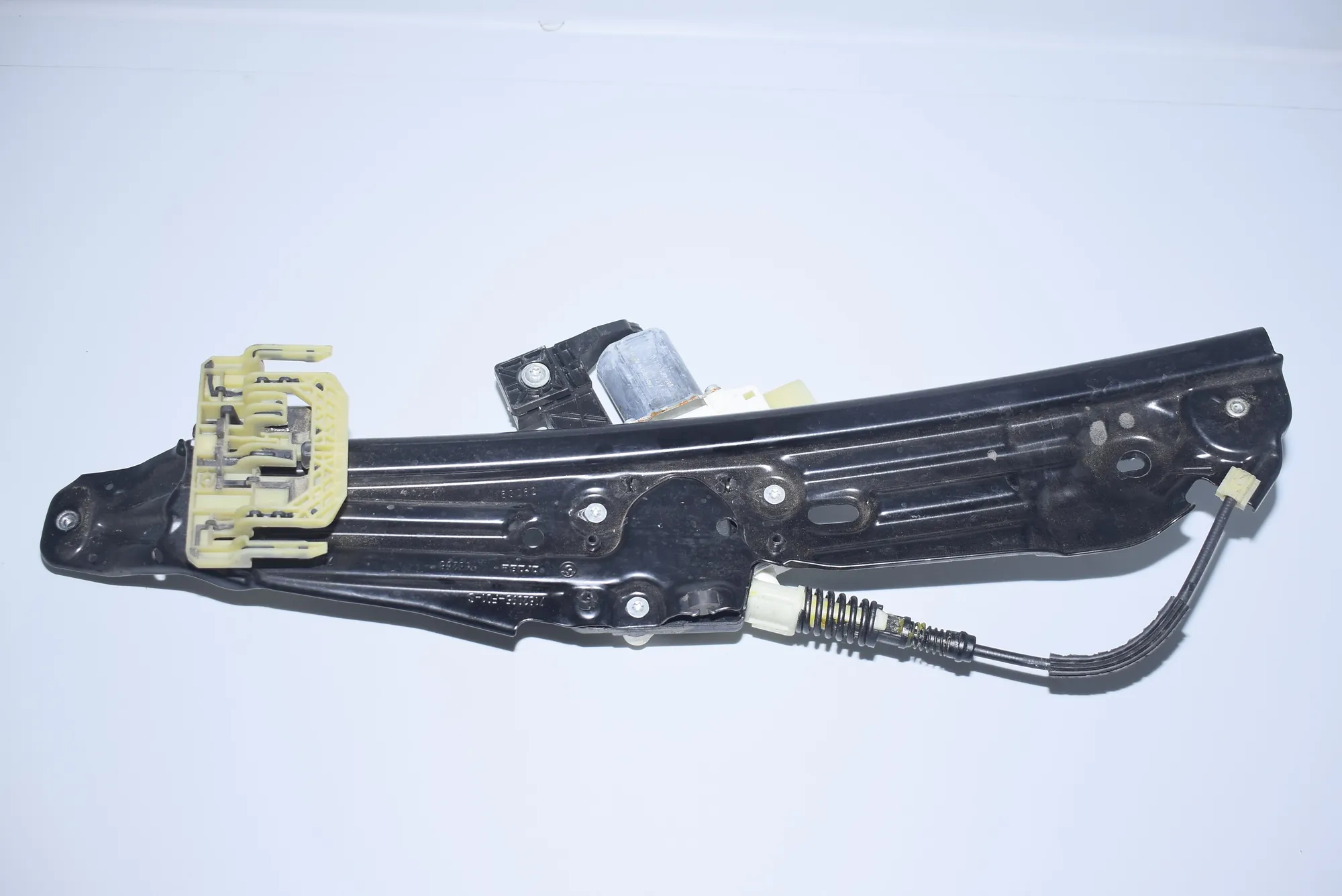 Rear Left Door Window Regulator – OEM 7182095 · BMW 7 (F01, F02) 750 d xDrive 2013 – 3