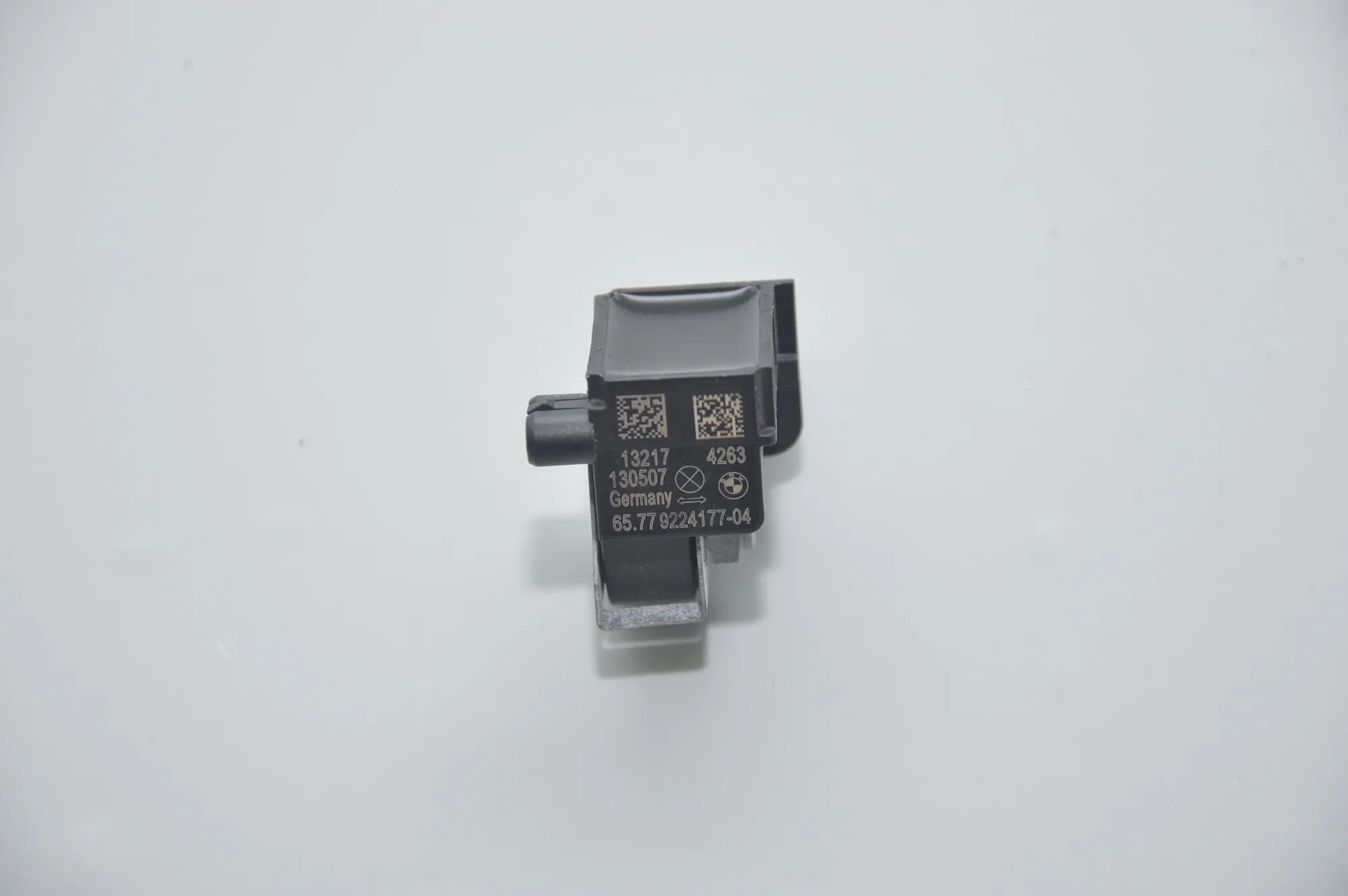 Front Left Impact Sensor – OEM 9224177 · BMW 7 (F01, F02) 750 d xDrive 2013 – 4