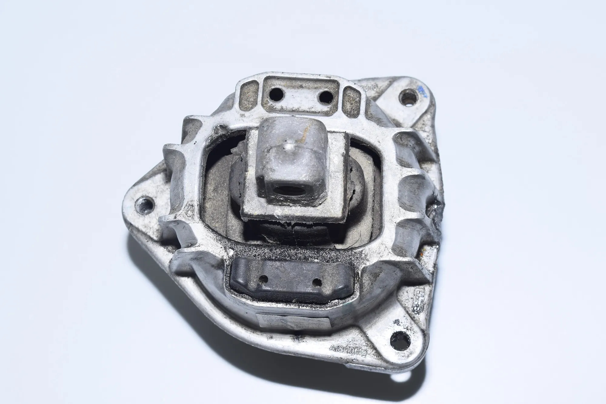 Left Side Engine Mount – OEM 6860233 · BMW 7 (F01, F02) 750 d xDrive 2013 – 5