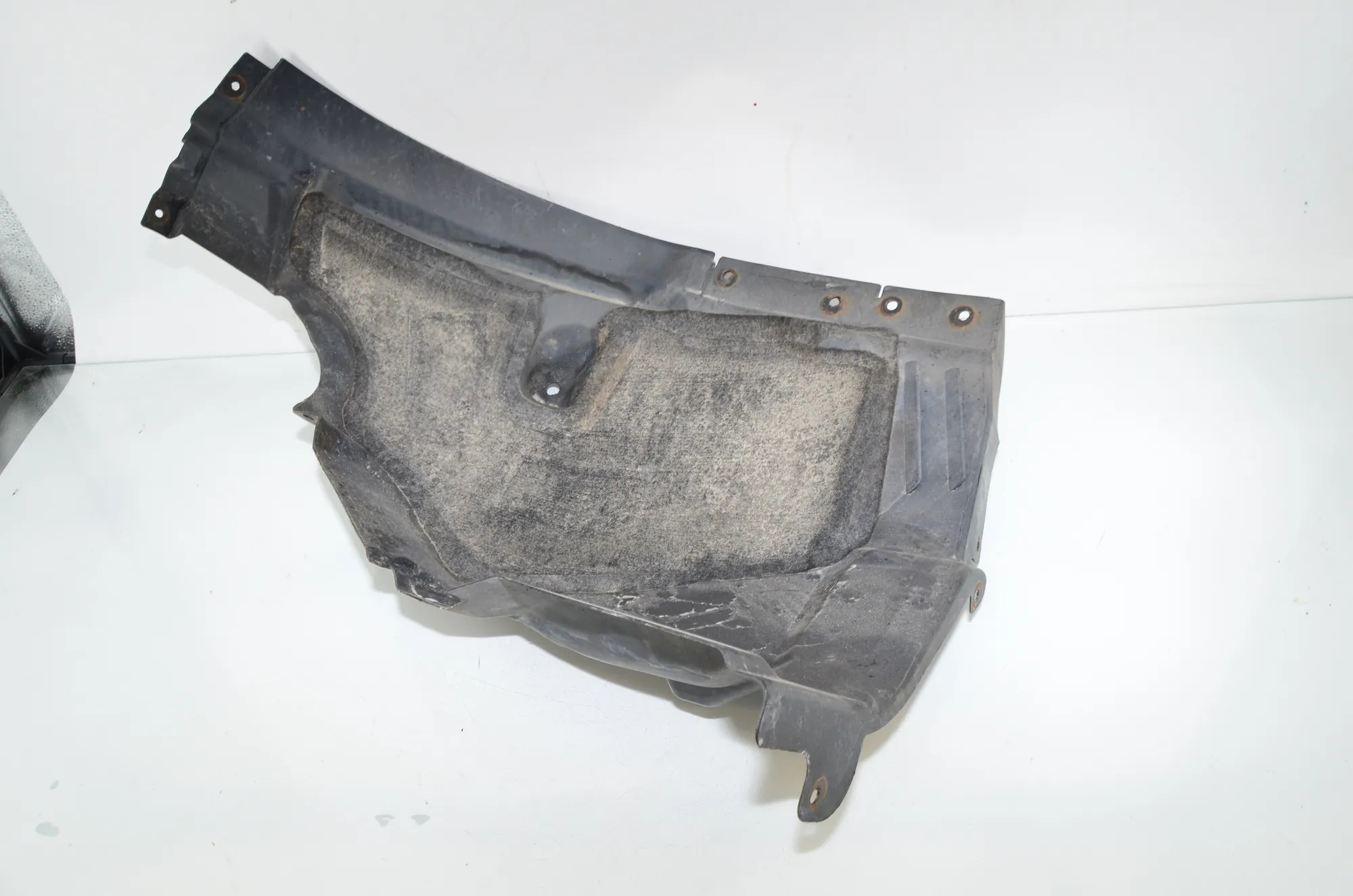 Front Left Arch Liner Rear Part – OEM 7368601 · BMW i3 (I01) BMW i3 (I01) Hybrid 2015 – 4