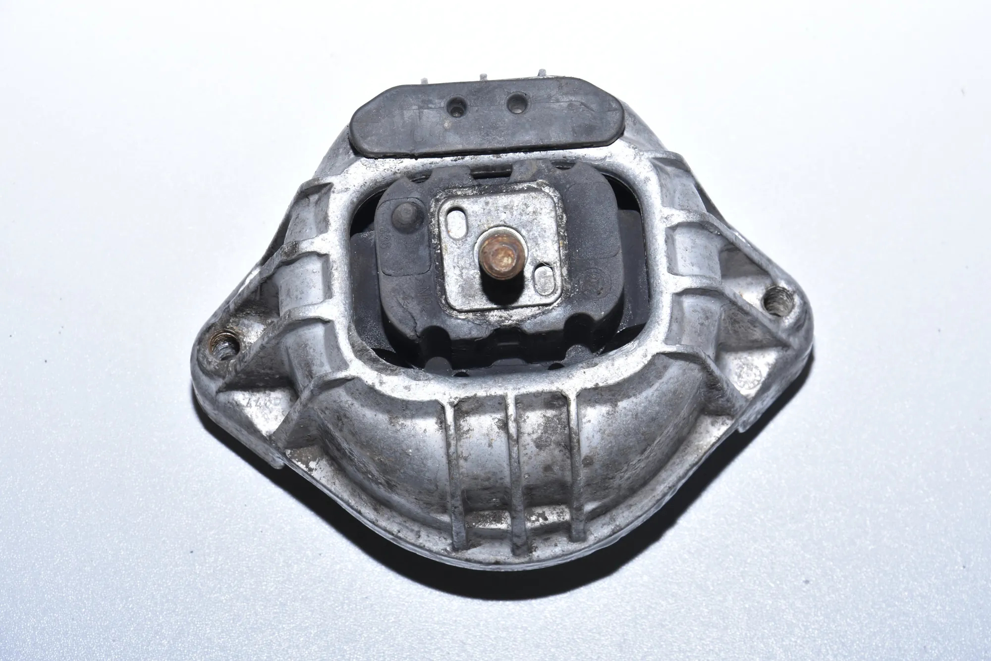 Left Side Engine Mount – OEM NA · BMW 3 Coupe (E92) 320 d 2007