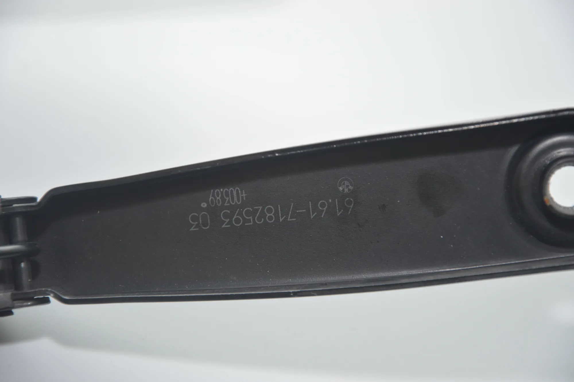 Front Wiper Arms – OEM 7182460 · BMW 7 (F01, F02) 730 d 2010 – 4