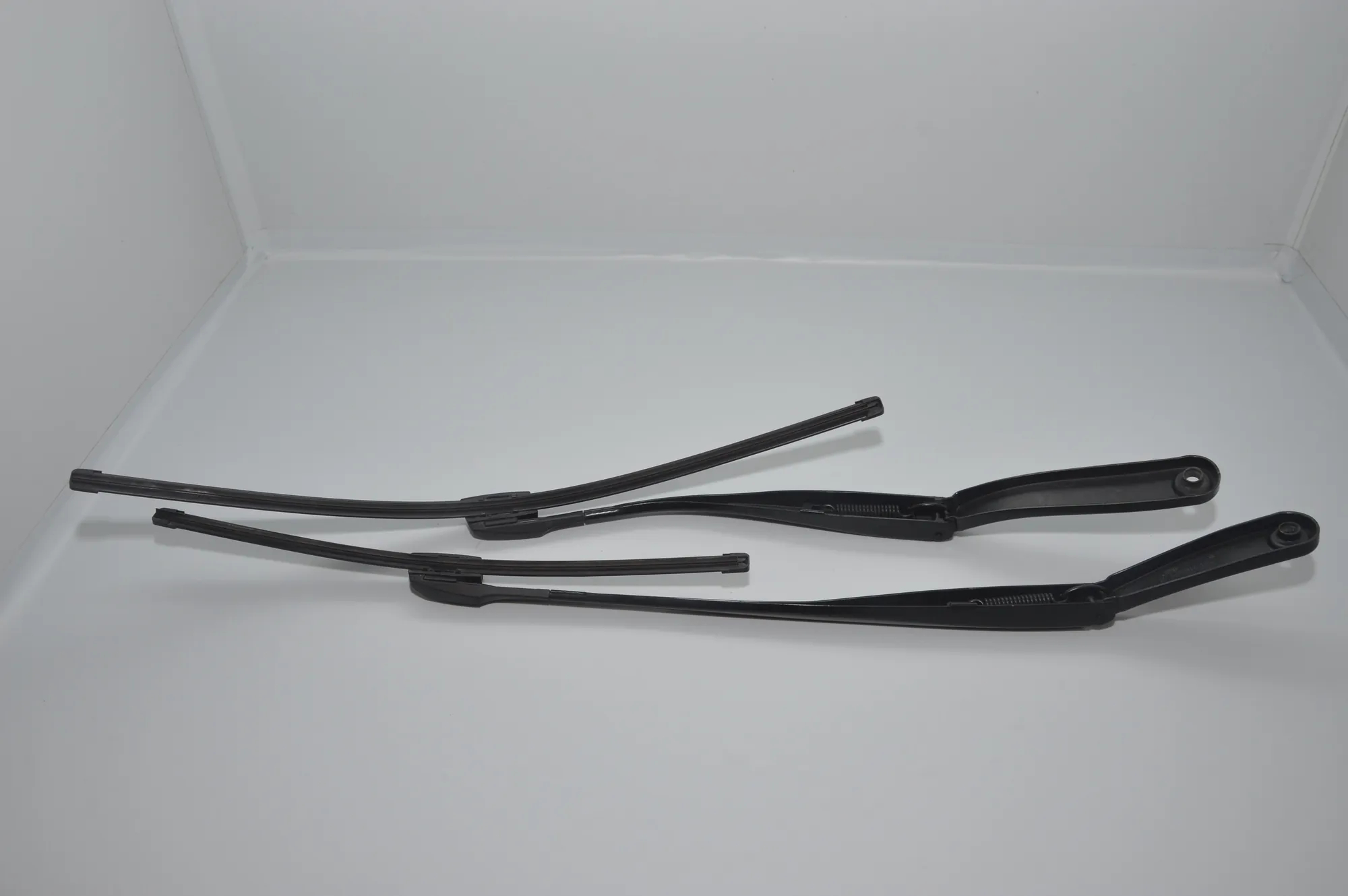 Front Wiper Arms – OEM 7182460 · BMW 7 (F01, F02) 730 d 2010 – 3