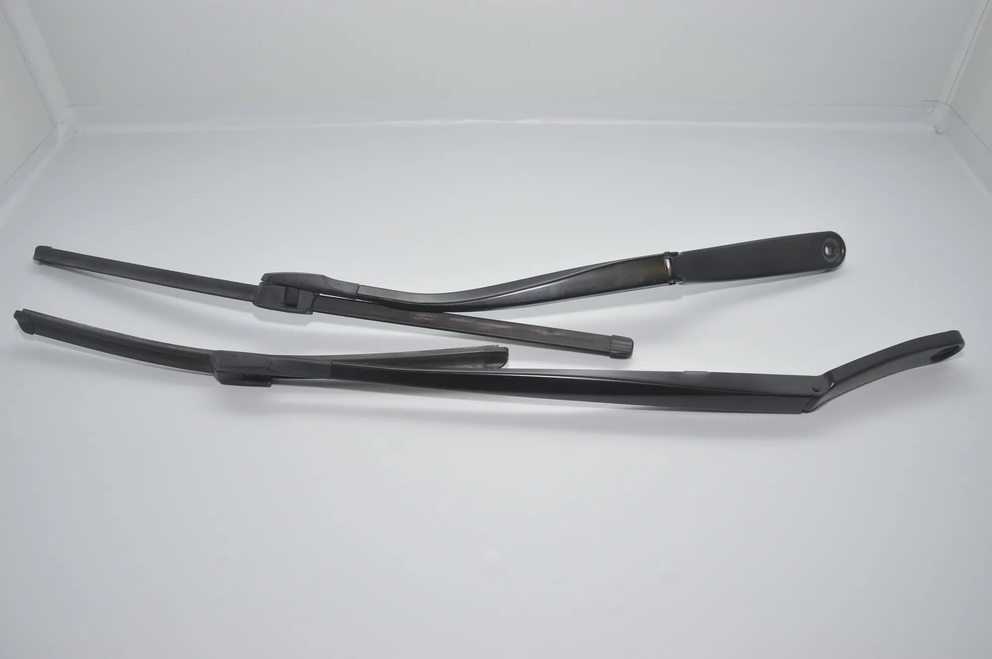 Front Wiper Arms – OEM 7182460 · BMW 7 (F01, F02) 730 d 2010