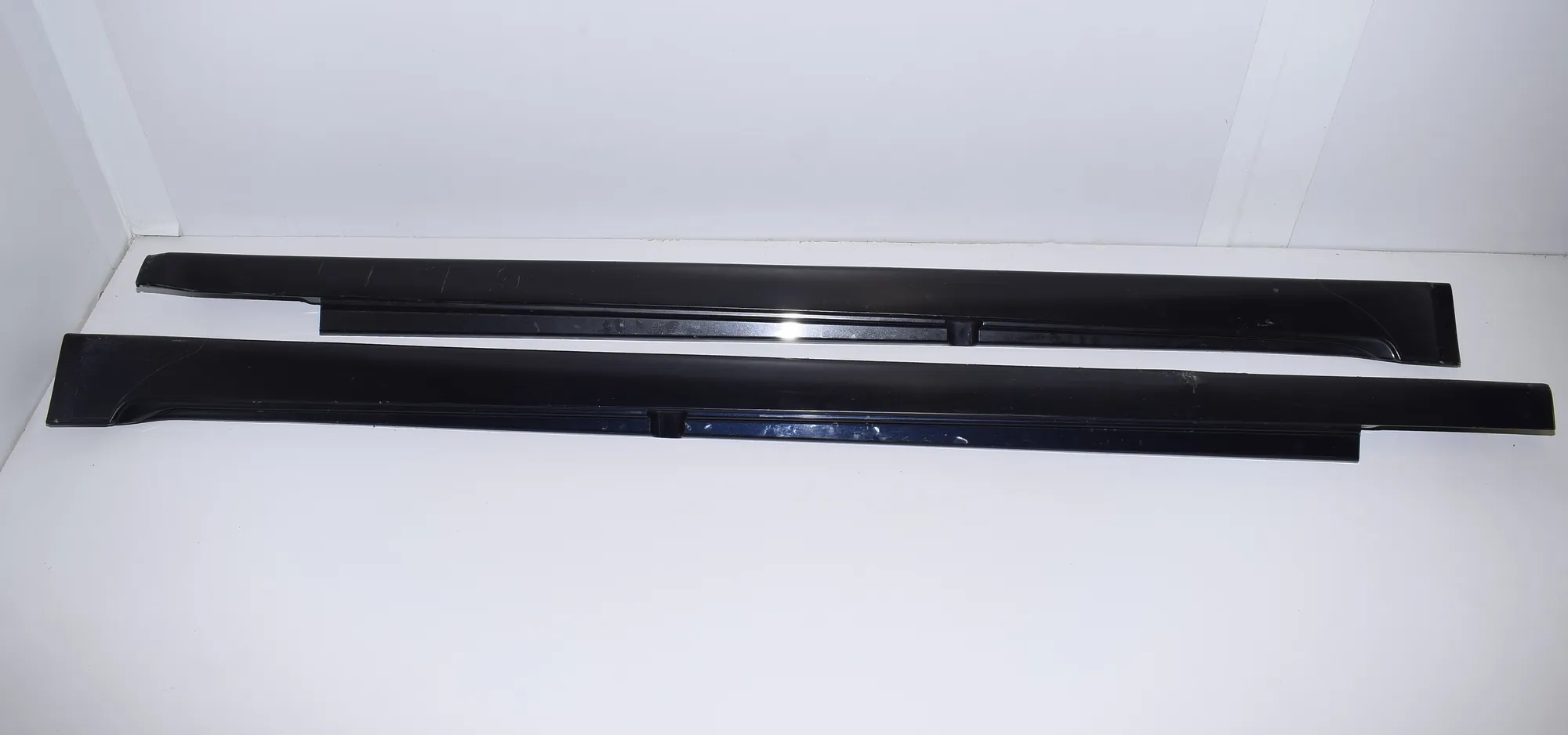 Left Side Plastic Sideskirt Cover – OEM 7185043 · BMW 7 (F01, F02) 730 d 2010
