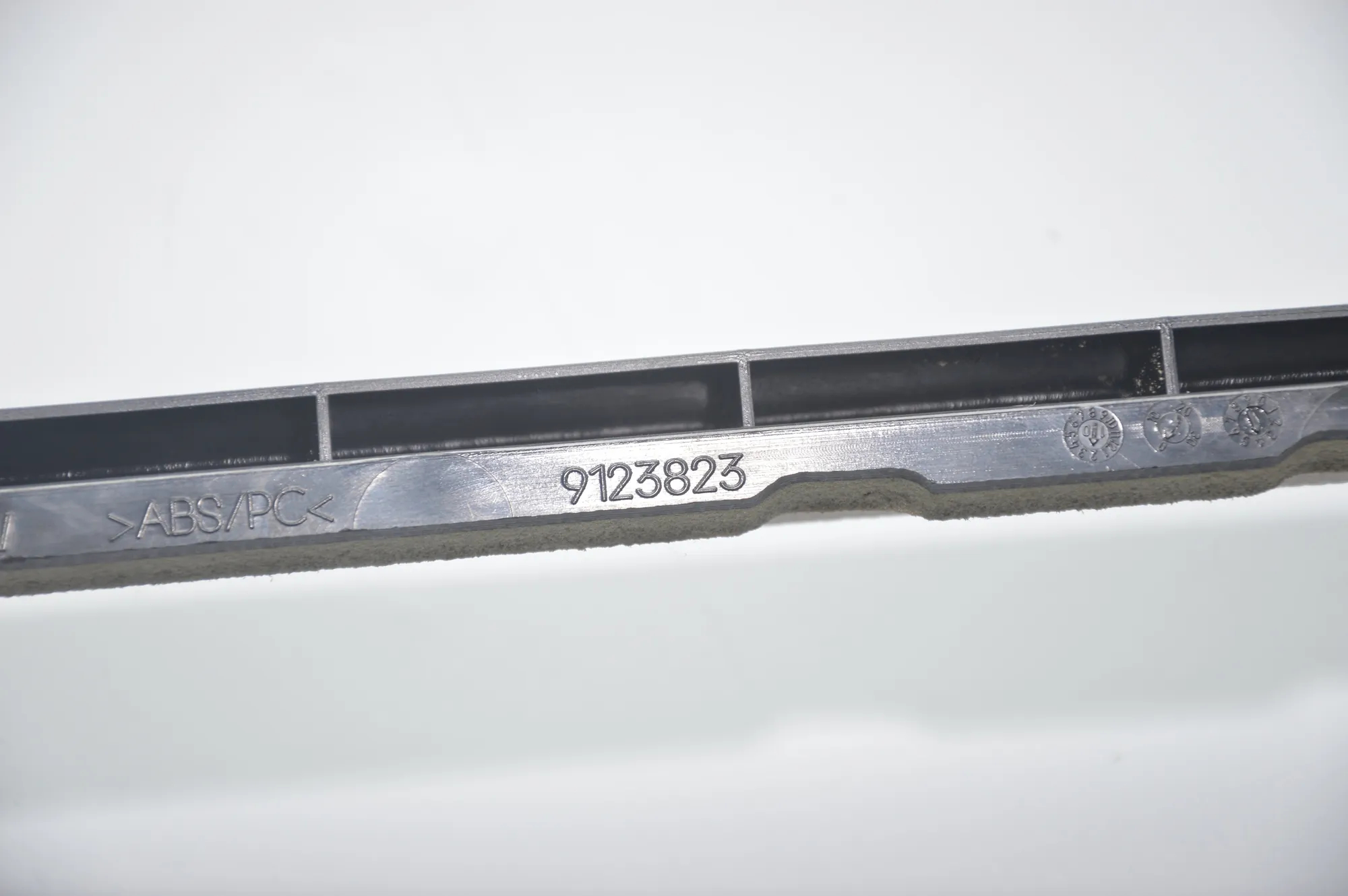 Other Trim Parts – OEM 9123823 · BMW 7 (F01, F02) 730 d 2010 – 6