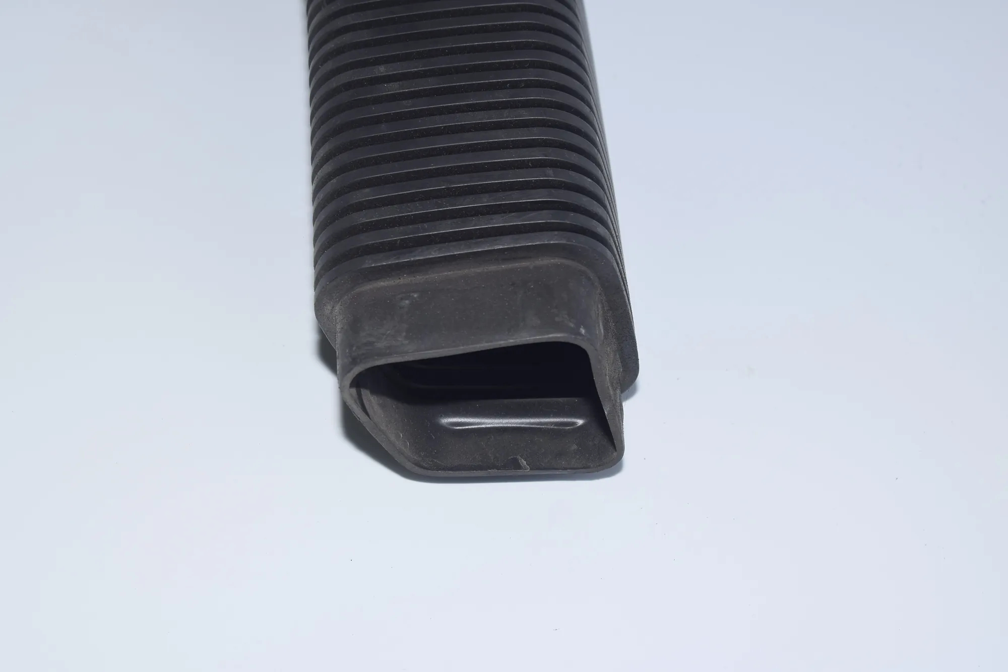 Other Engine Compartment Parts – OEM 7811597 · BMW 7 (F01, F02) 730 d 2010 – 4