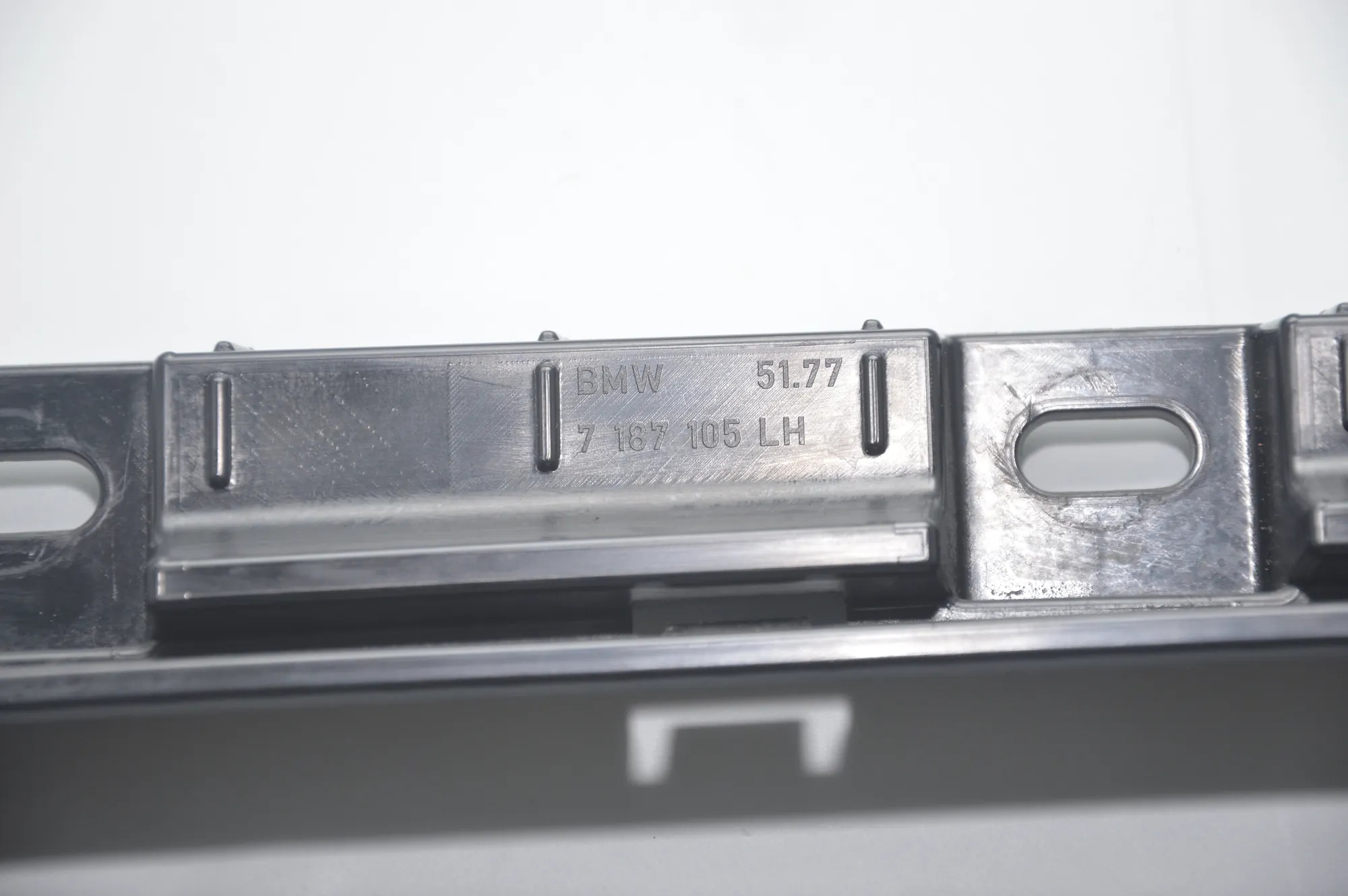 Other Body Parts – OEM 7187105 · BMW 7 (F01, F02) 730 d 2010 – 3