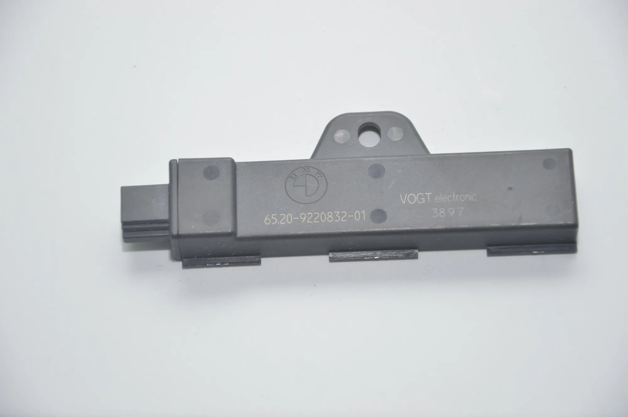 Antenna – OEM 9220832 · BMW 7 (F01, F02) 730 d 2010 – 4