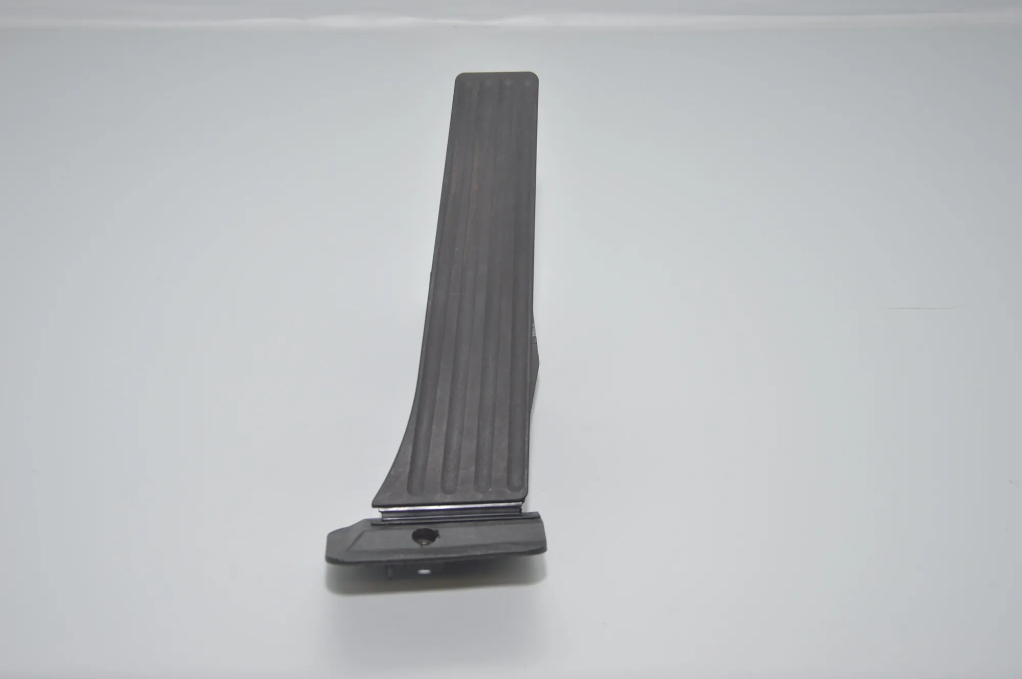 Throttle Pedal – OEM 6789998 · BMW 7 (F01, F02) 730 d 2010