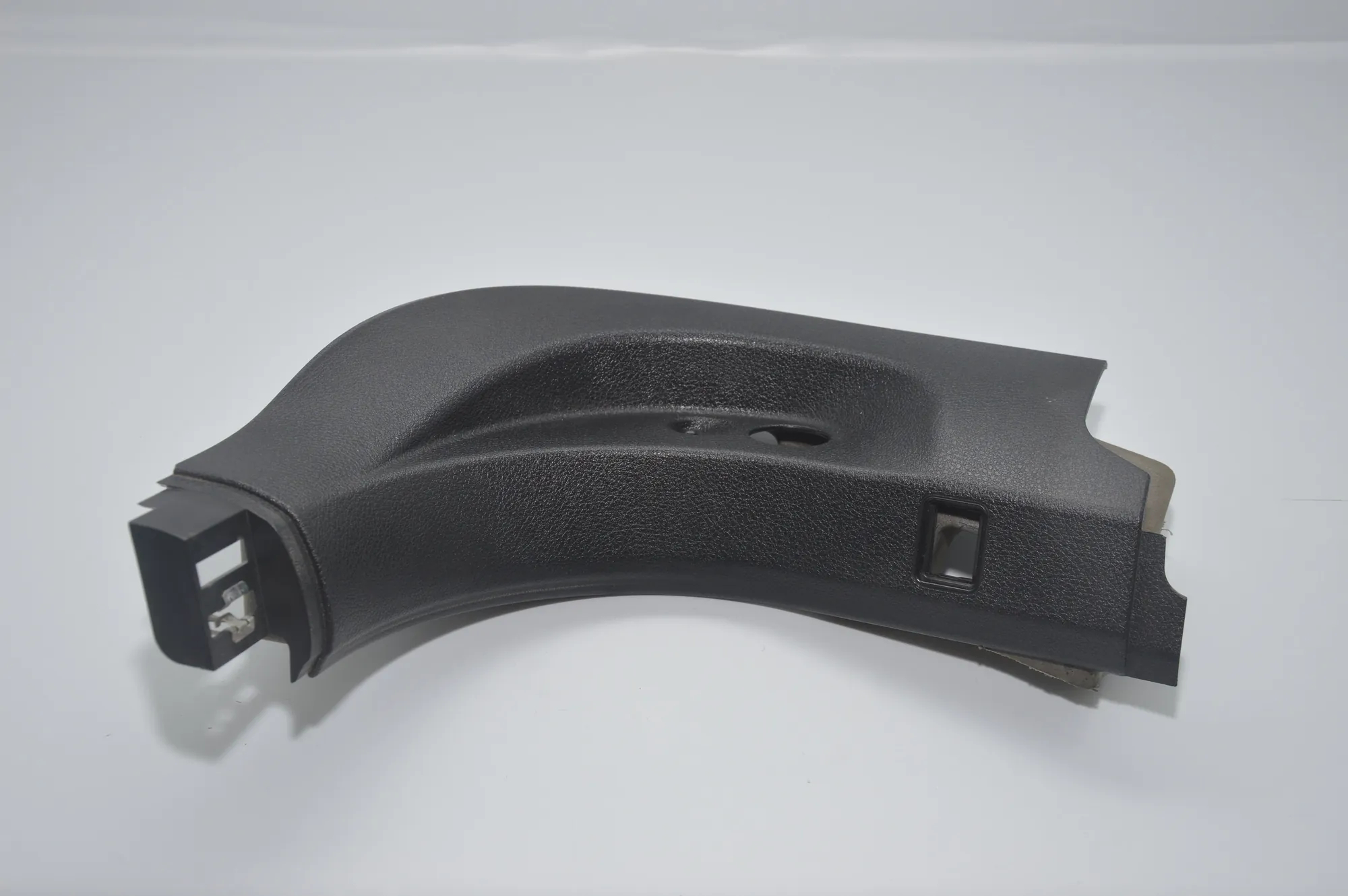 Front Right A Pillar Trim – OEM 9113022 · BMW 7 (F01, F02) 730 d 2010 – 4