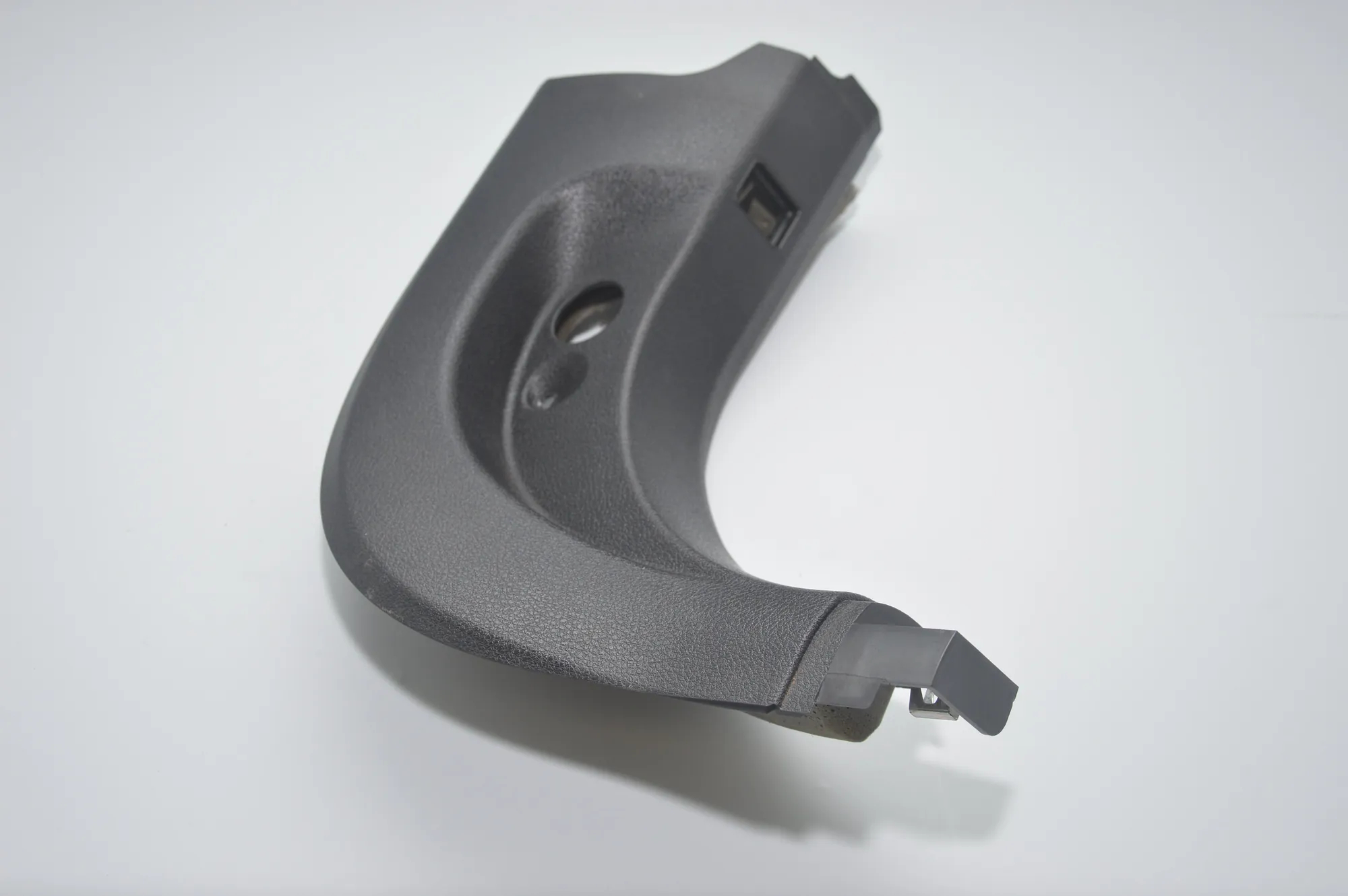 Front Right A Pillar Trim – OEM 9113022 · BMW 7 (F01, F02) 730 d 2010