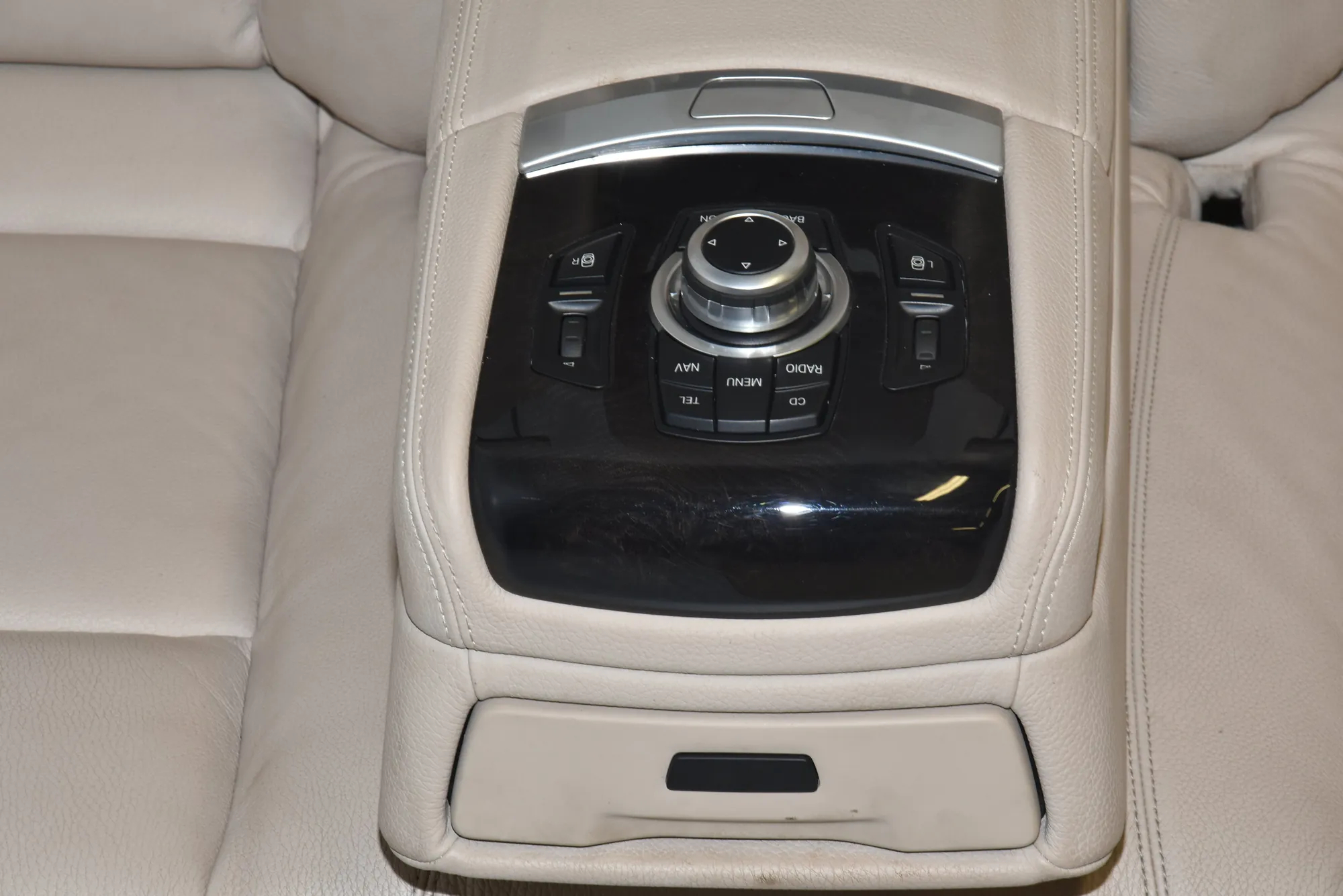 Seats – OEM NA · BMW 7 (F01, F02) 730 d 2010 – 5