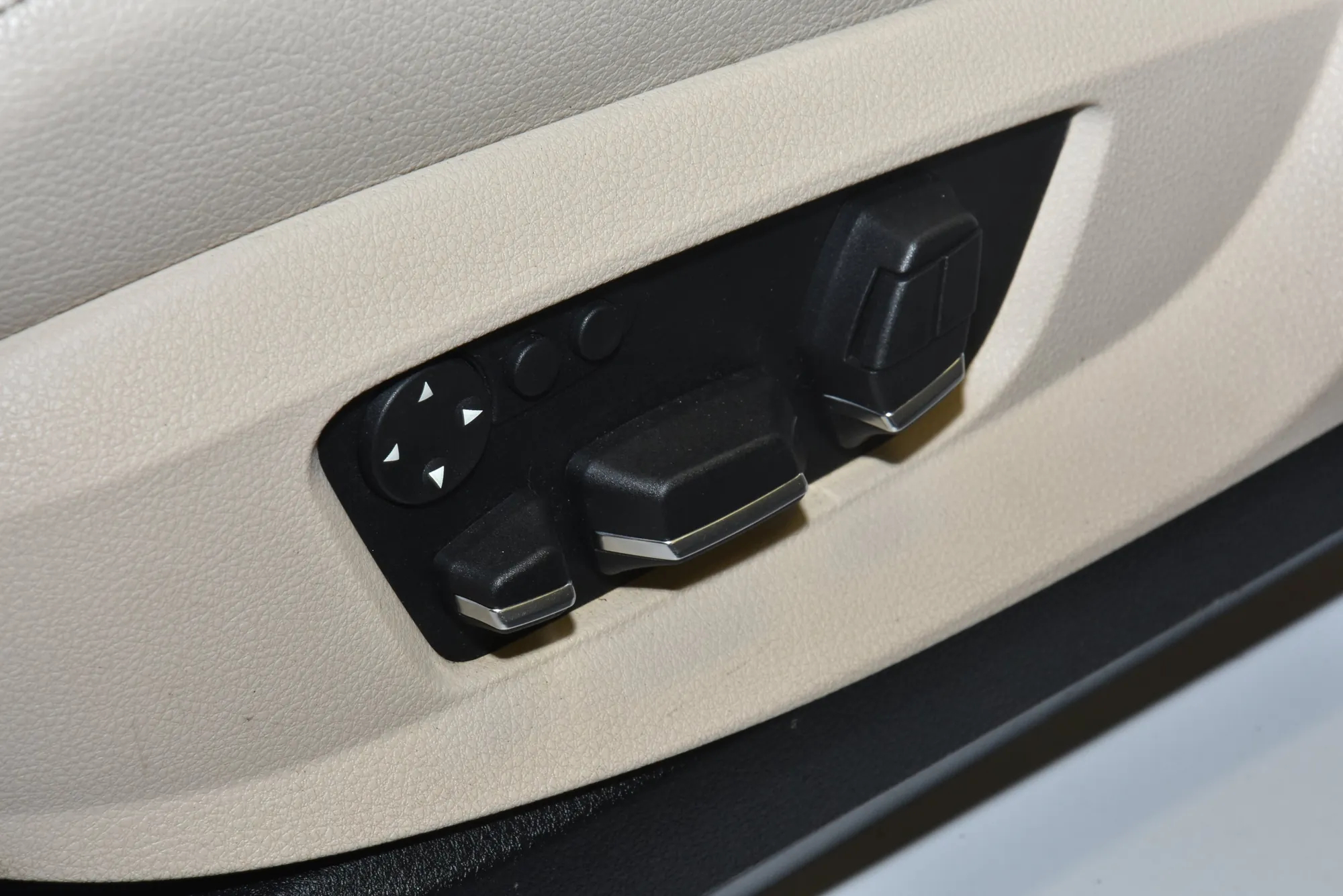 Seats – OEM NA · BMW 7 (F01, F02) 730 d 2010 – 12