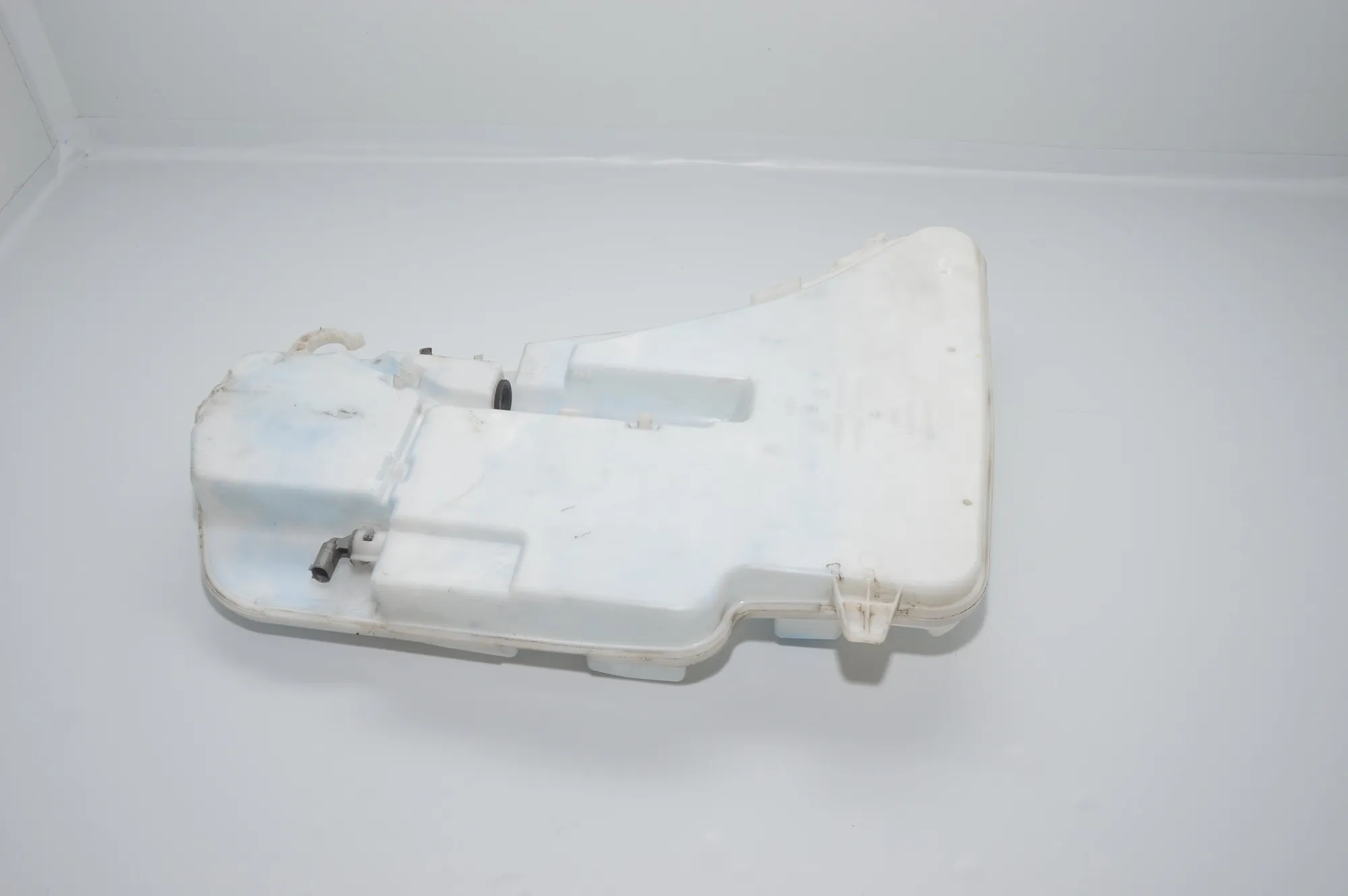 Window Washer Tank – OEM 7178745 · BMW 7 (F01, F02) 730 d 2010 – 5