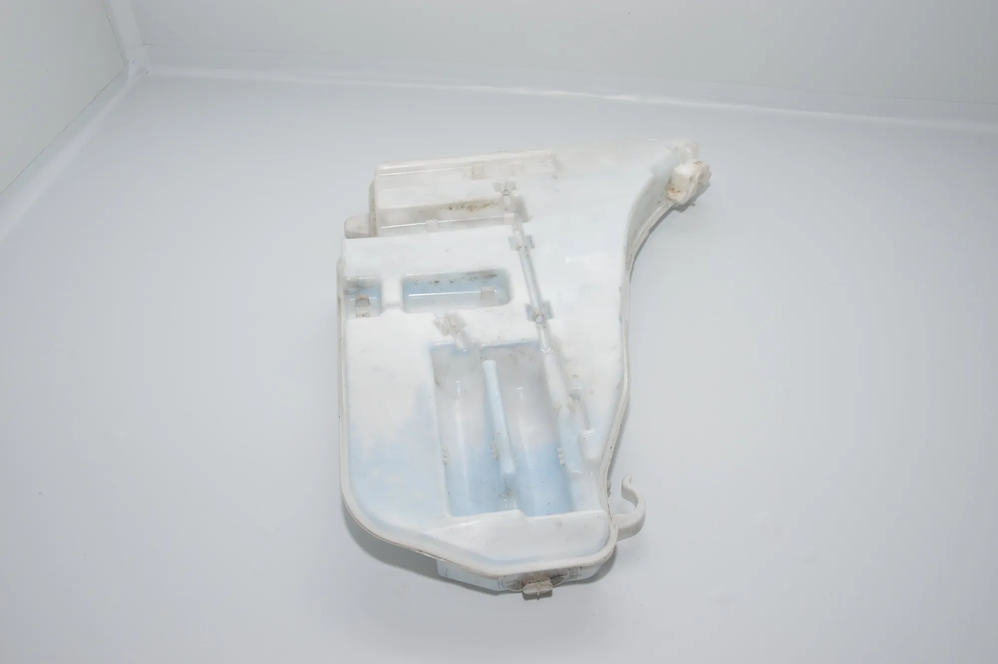 Window Washer Tank – OEM 7178745 · BMW 7 (F01, F02) 730 d 2010 – 3