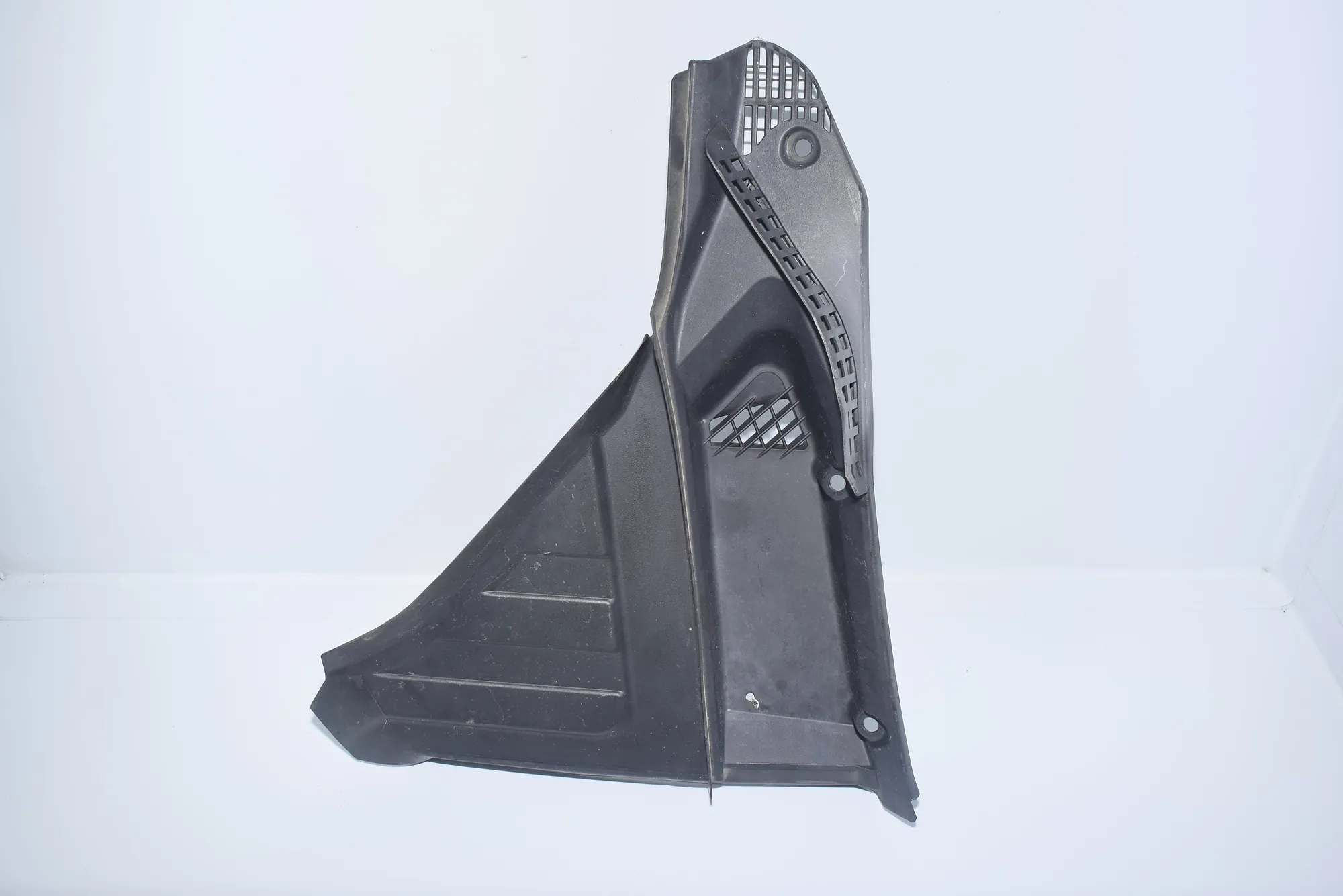 Front Wiper Cowl Trim – OEM 6987602 · BMW 7 (F01, F02) 730 d 2010 – 4