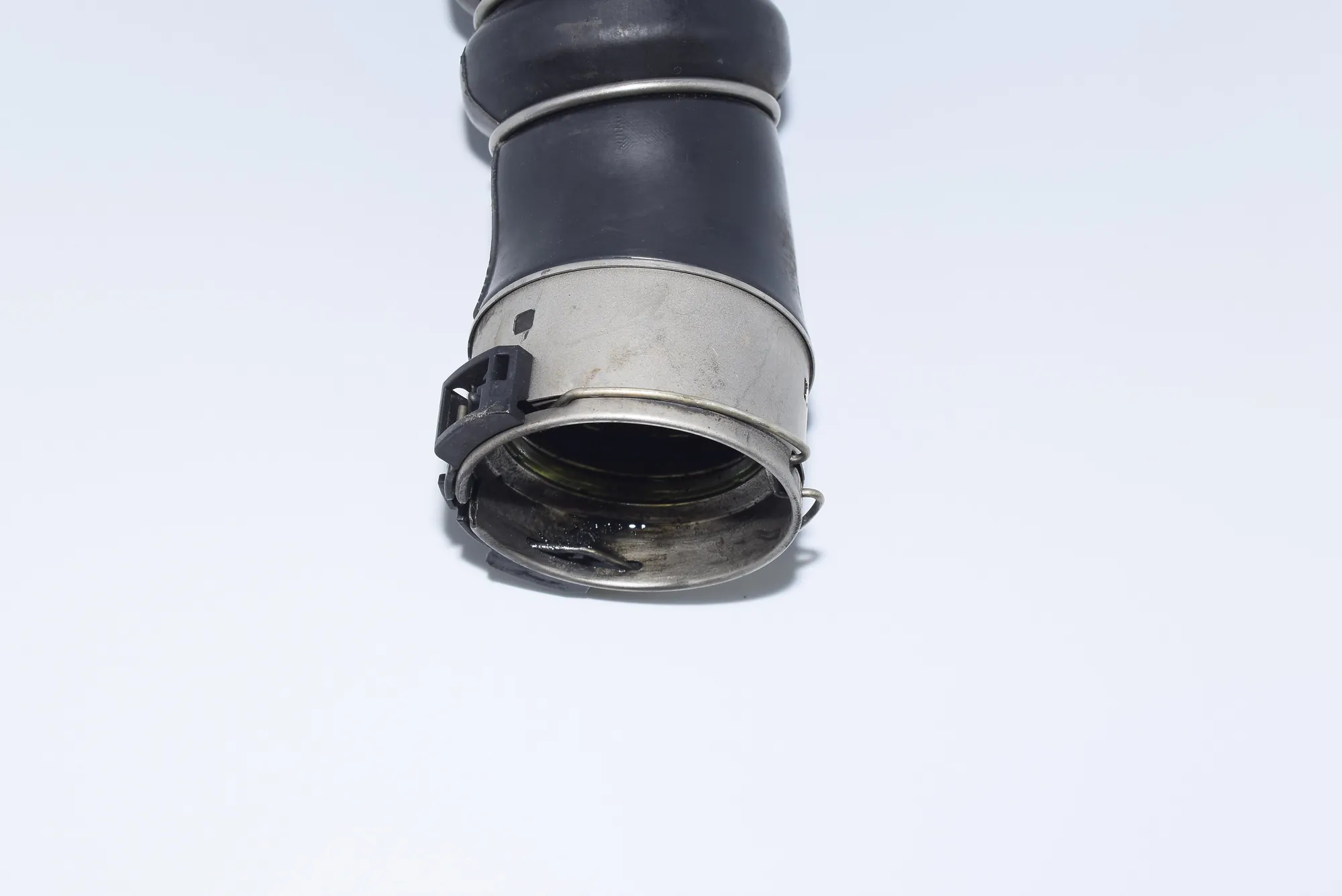 Right Side Intercooler Hose – OEM 7797480 · BMW 1 (E81) 118 d 2009 – 4
