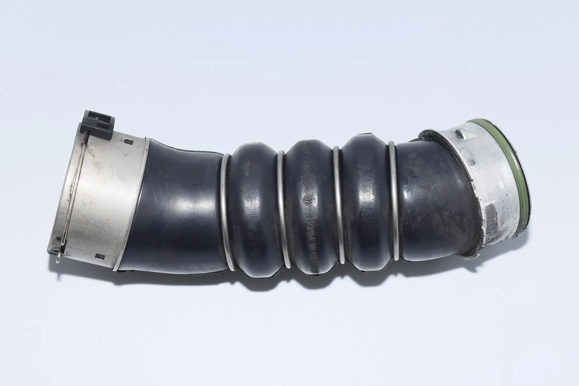 Right Side Intercooler Hose – OEM 7797480 · BMW 1 (E81) 118 d 2009