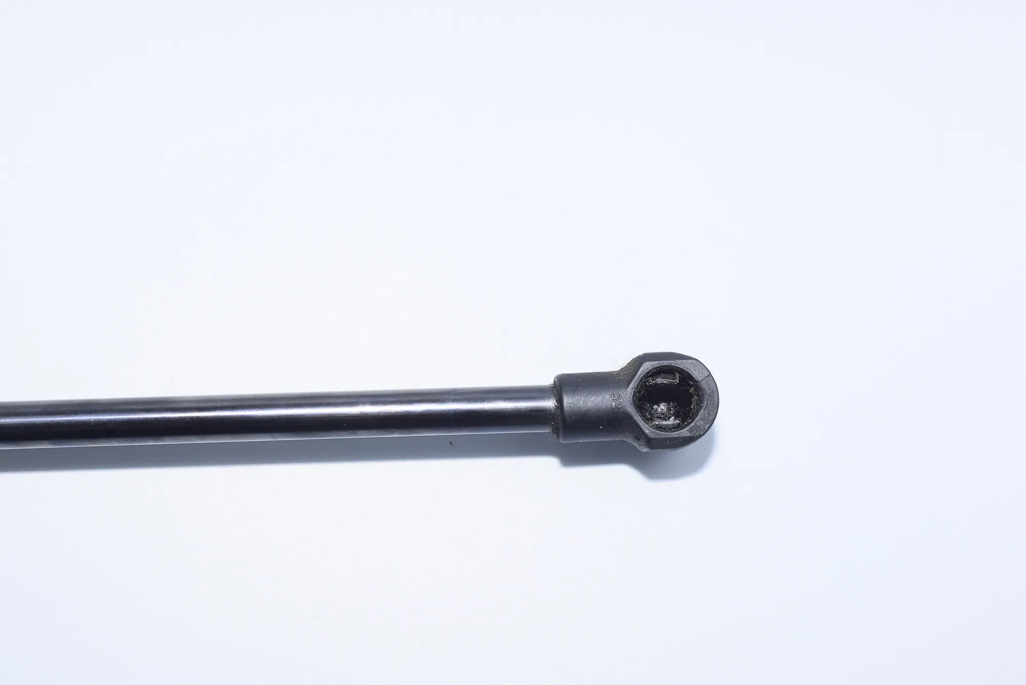 Front Left Bonnet Strut – OEM 7118370 · BMW 1 (E81) 118 d 2009 – 3