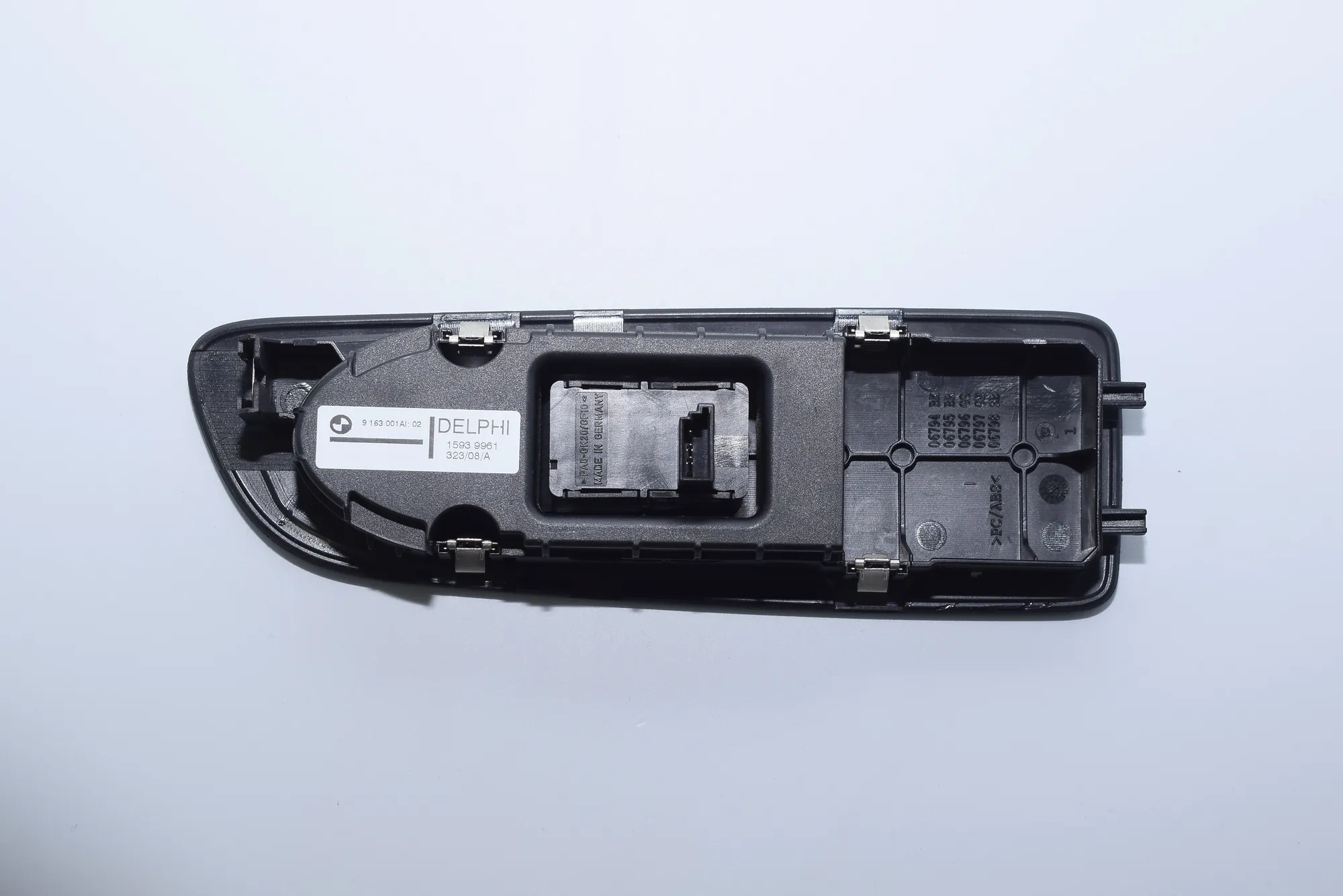 Front Left Door Window Switch – OEM 9163001 · BMW 1 (E81) 118 d 2009 – 5