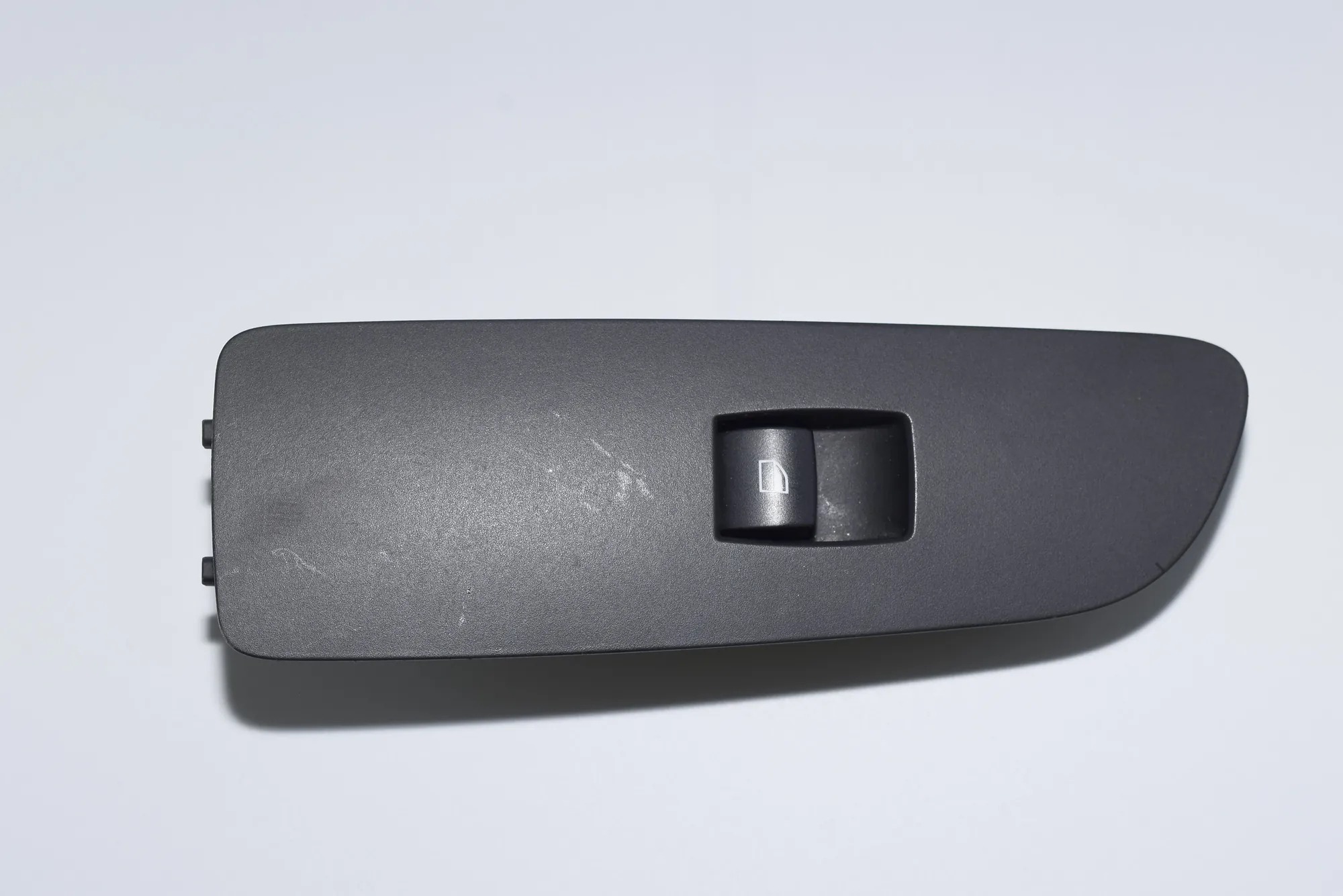 Front Left Door Window Switch – OEM 9163001 · BMW 1 (E81) 118 d 2009 – 3